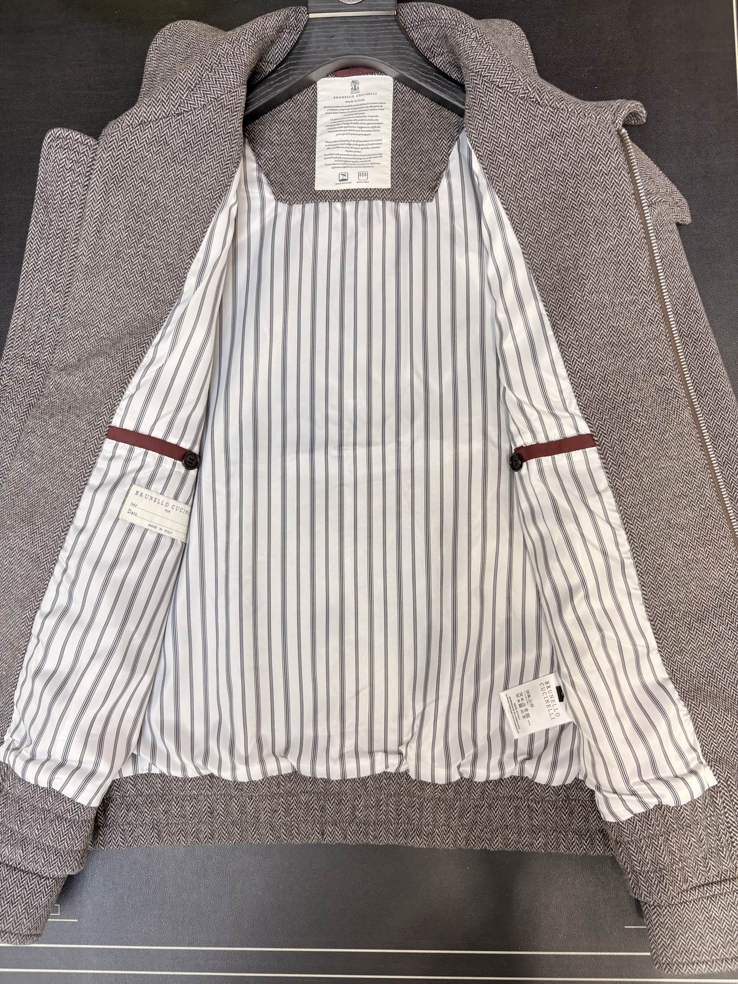 BC，2025男士新款立领商务休闲夹克外套，顶奢意大利进口羊毛混纺人字纹肌理面料，双头拉链门襟、三标齐、