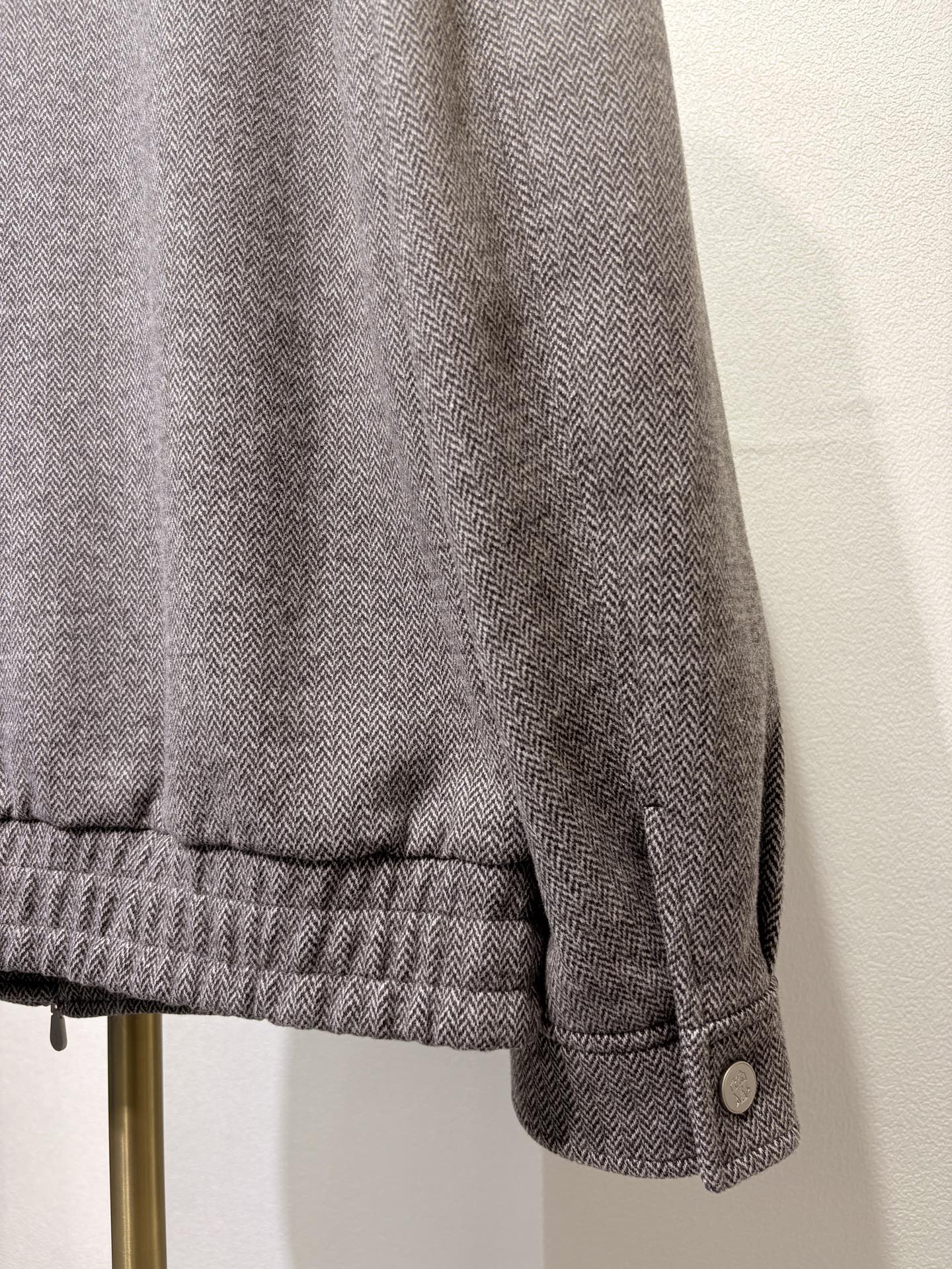 BC，2025男士新款立领商务休闲夹克外套，顶奢意大利进口羊毛混纺人字纹肌理面料，双头拉链门襟、三标齐、