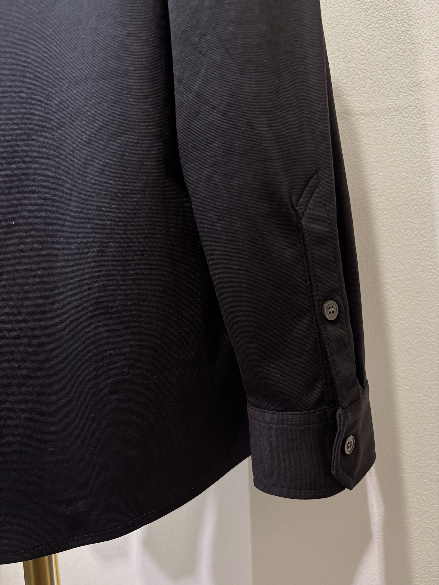 lP🆕，诺U翩然男士长袖衬衫！胸前奢华品牌经典LOGO刺绣设计，品相完美如斯，采用舒适精梳棉面料，属于入