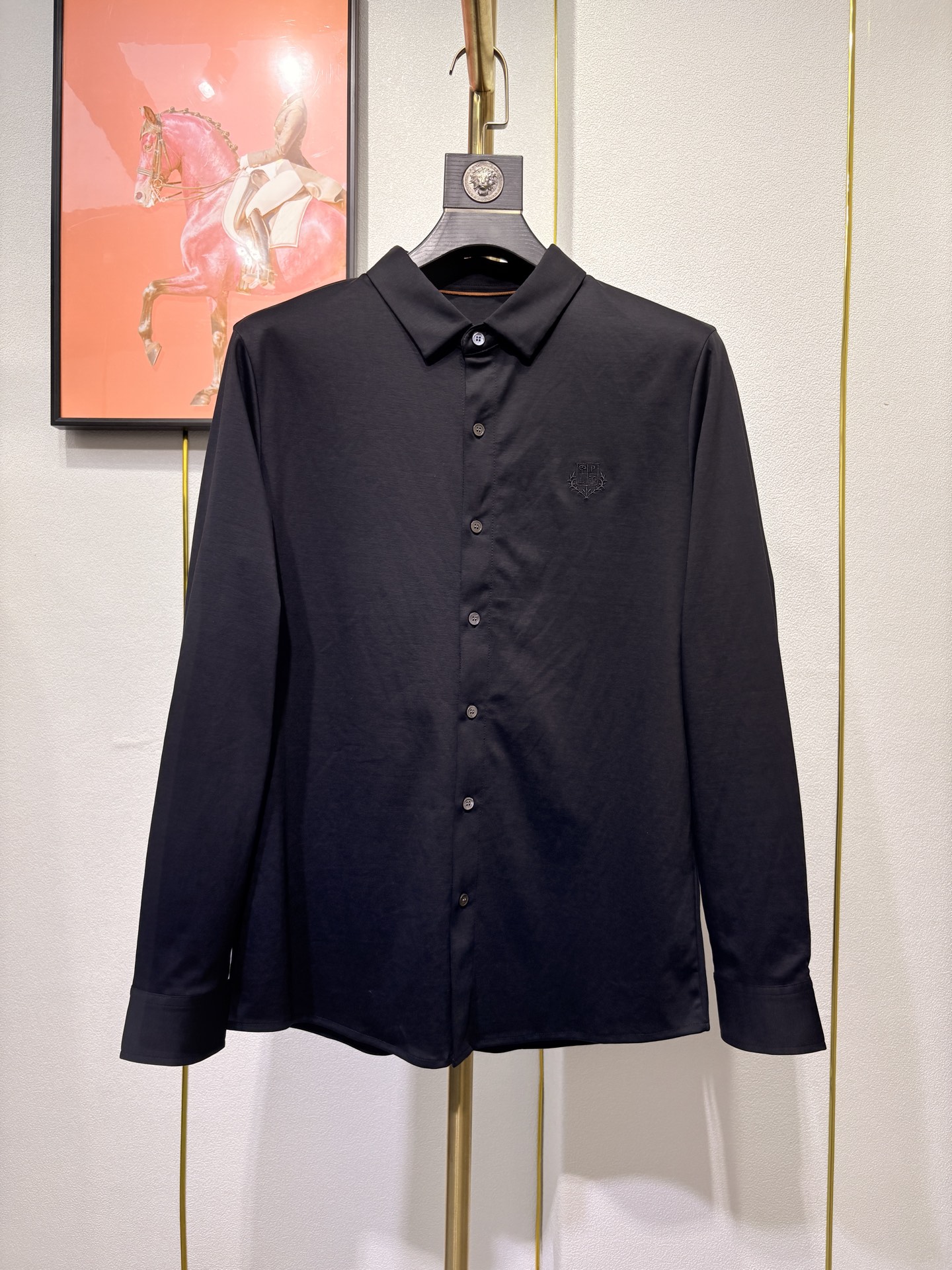 lP🆕，诺U翩然男士长袖衬衫！胸前奢华品牌经典LOGO刺绣设计，品相完美如斯，采用舒适精梳棉面料，属于入