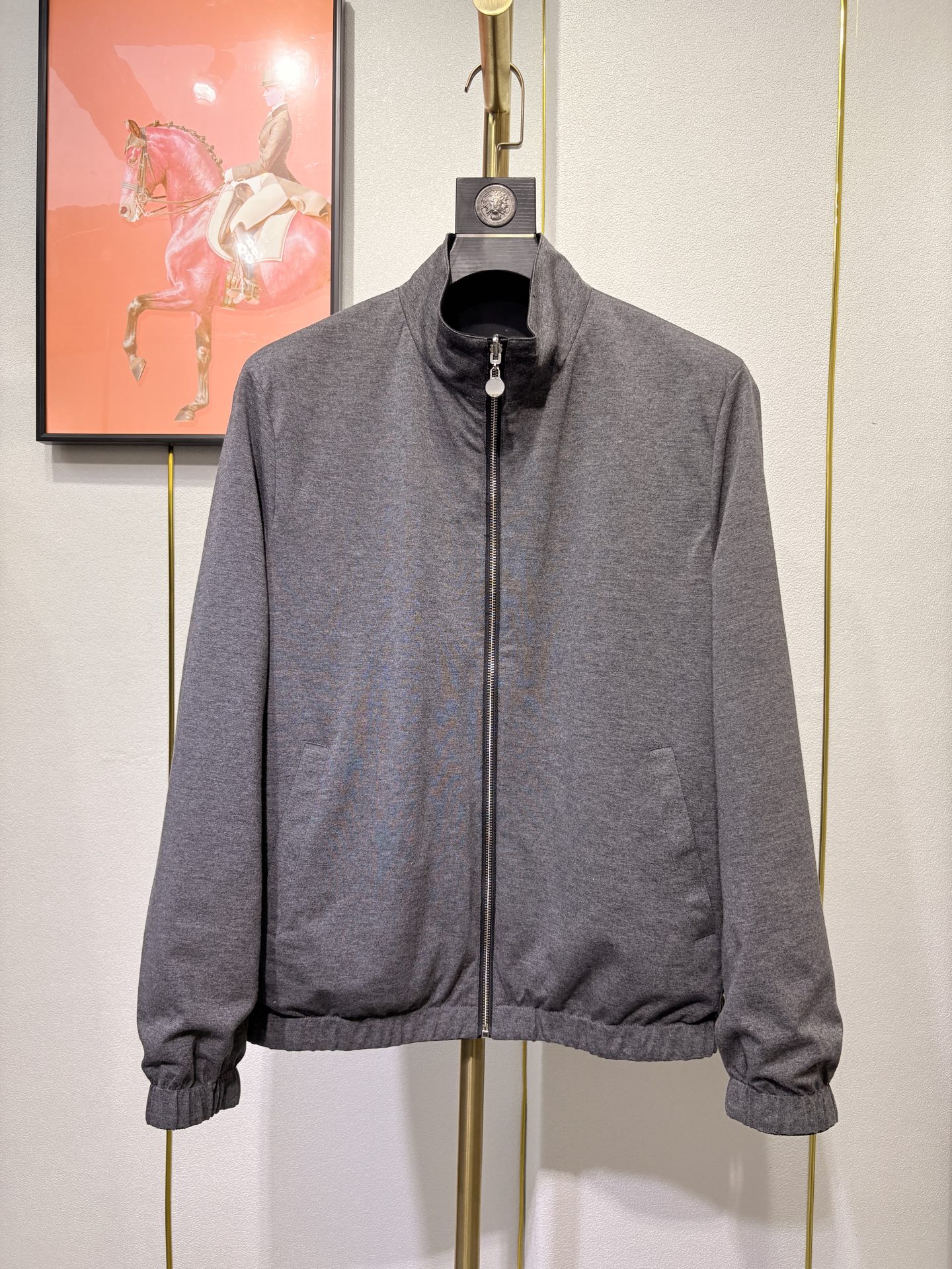 Kiton，2025双面穿立领夹克外套，100%聚酯纤维面料，67%聚酯纤维 6%羊绒 27粘胶纤维 混