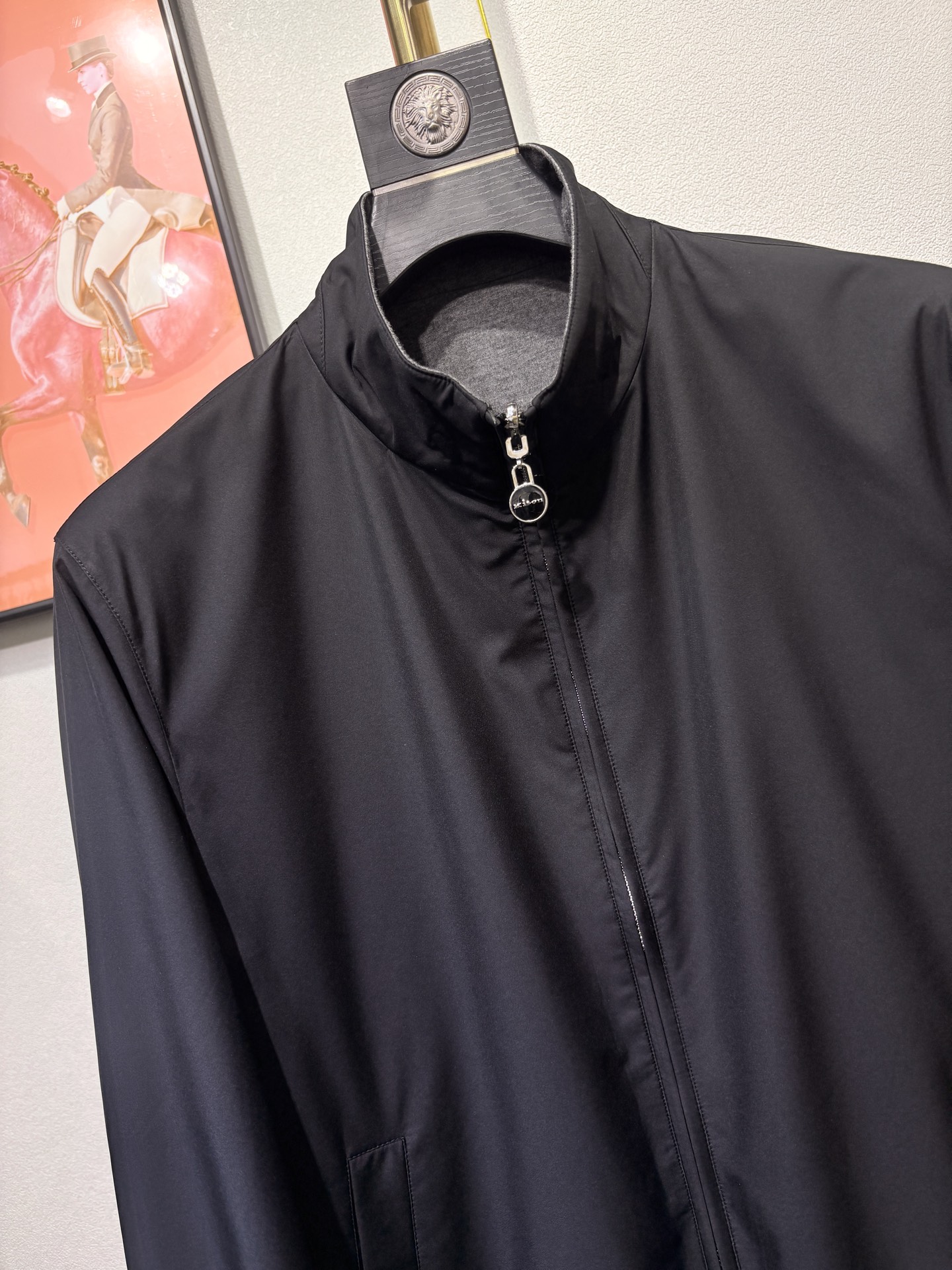 Kiton，2025双面穿立领夹克外套，100%聚酯纤维面料，67%聚酯纤维 6%羊绒 27粘胶纤维 混