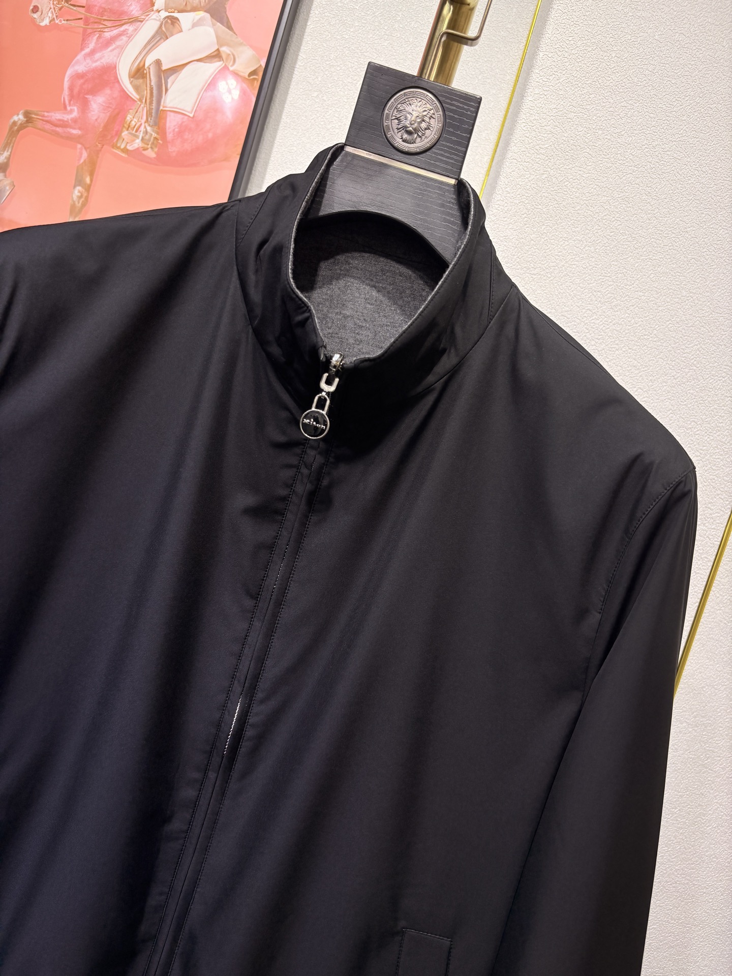 Kiton，2025双面穿立领夹克外套，100%聚酯纤维面料，67%聚酯纤维 6%羊绒 27粘胶纤维 混