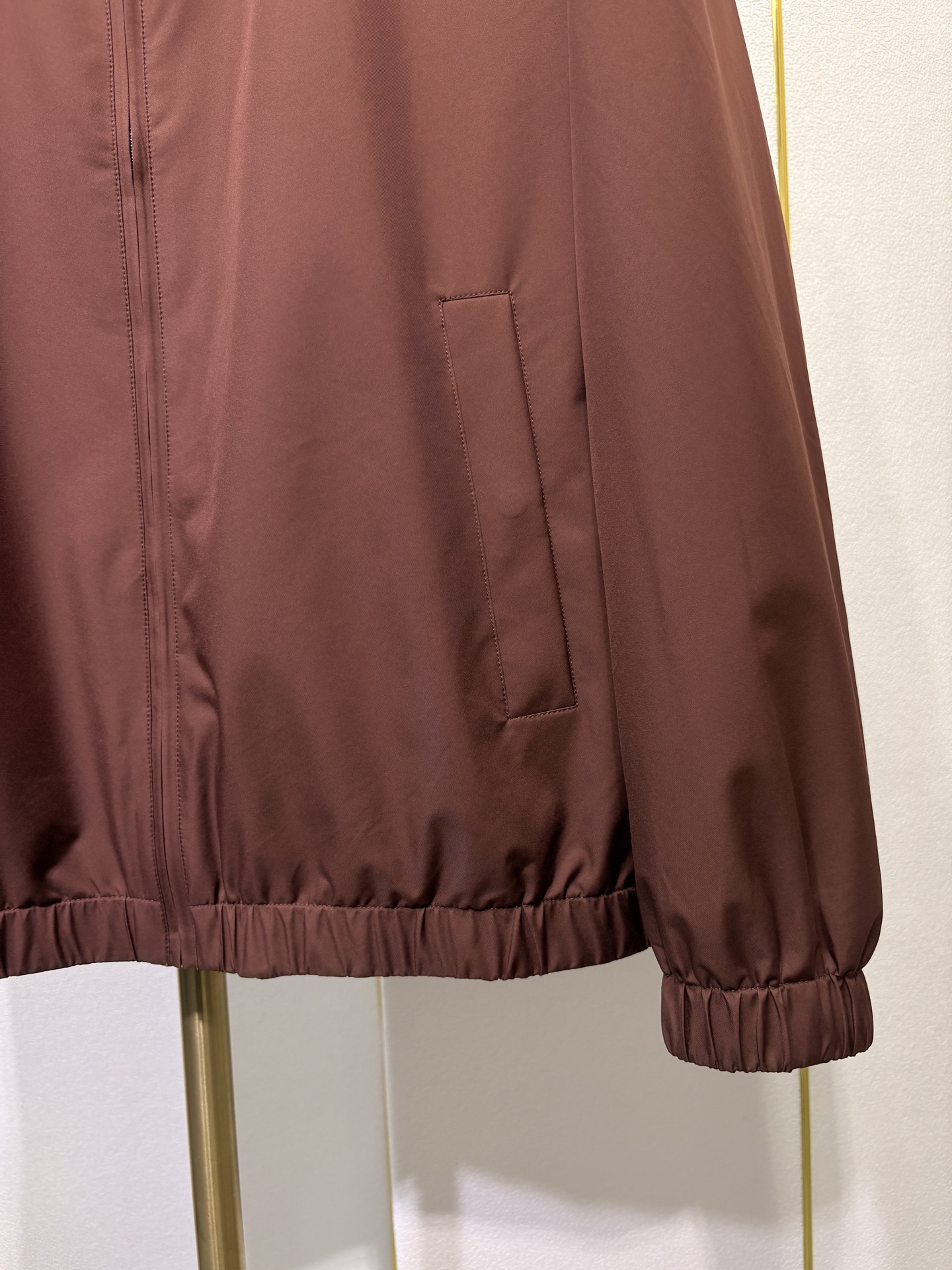 Kiton，2025双面穿立领夹克外套，100%聚酯纤维面料，67%聚酯纤维 6%羊绒 27粘胶纤维 混