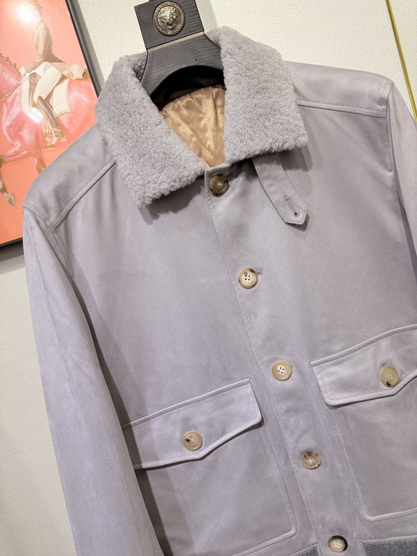 羽模式 BC，意大利老钱风夹克外套，采用高端海岛丝面料，内里填充桑蚕丝，保暖性极佳，羊毛毛领设计，高端时