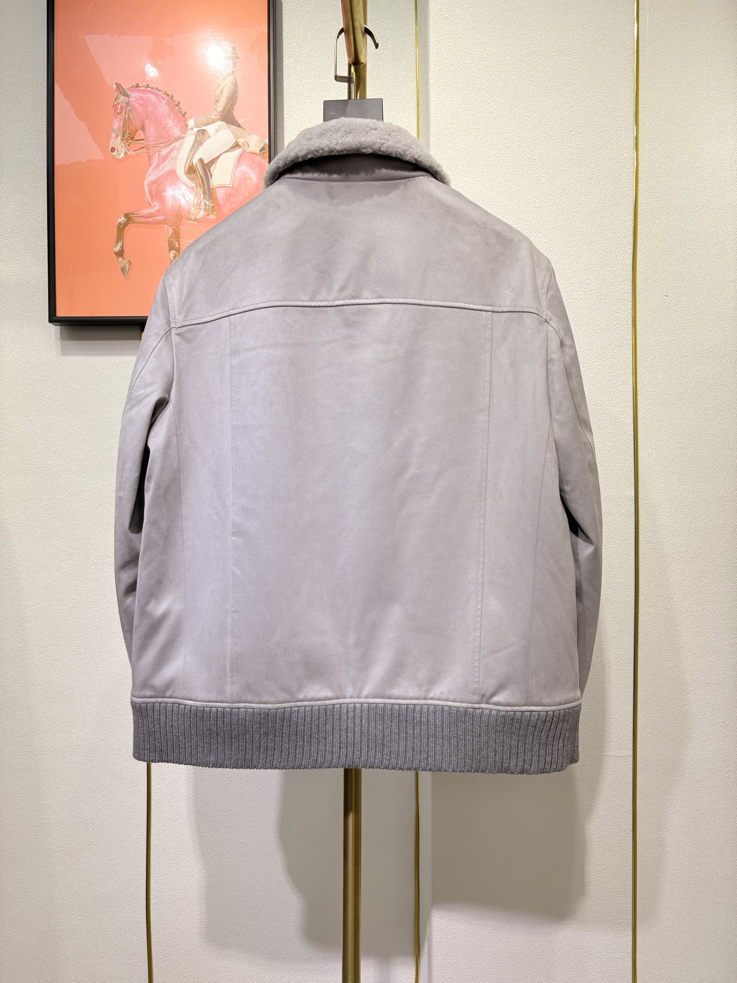 羽模式 BC，意大利老钱风夹克外套，采用高端海岛丝面料，内里填充桑蚕丝，保暖性极佳，羊毛毛领设计，高端时