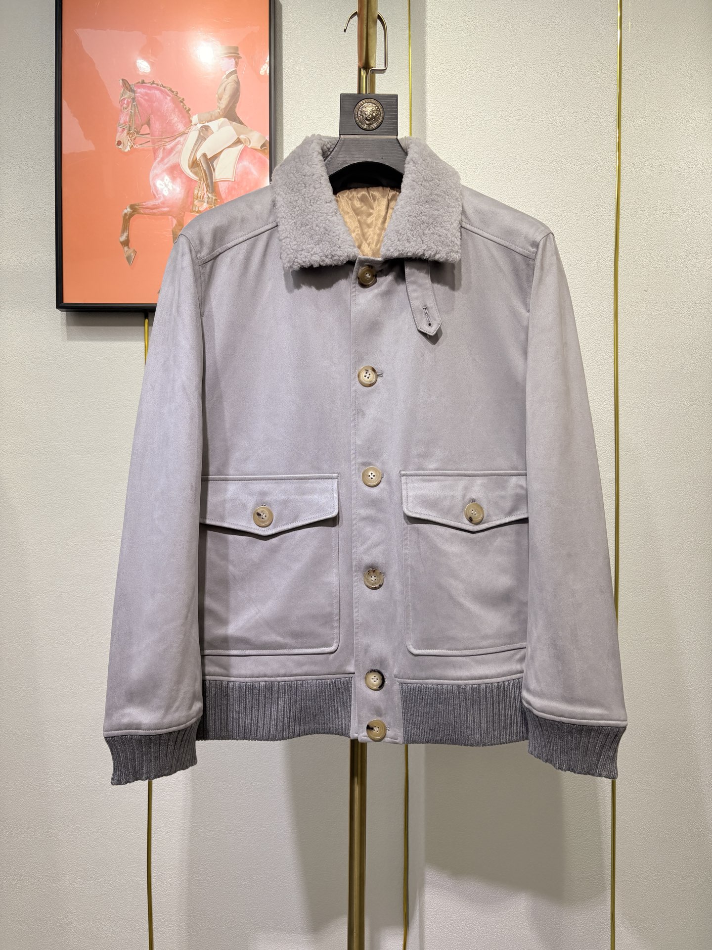 羽模式 BC，意大利老钱风夹克外套，采用高端海岛丝面料，内里填充桑蚕丝，保暖性极佳，羊毛毛领设计，高端时