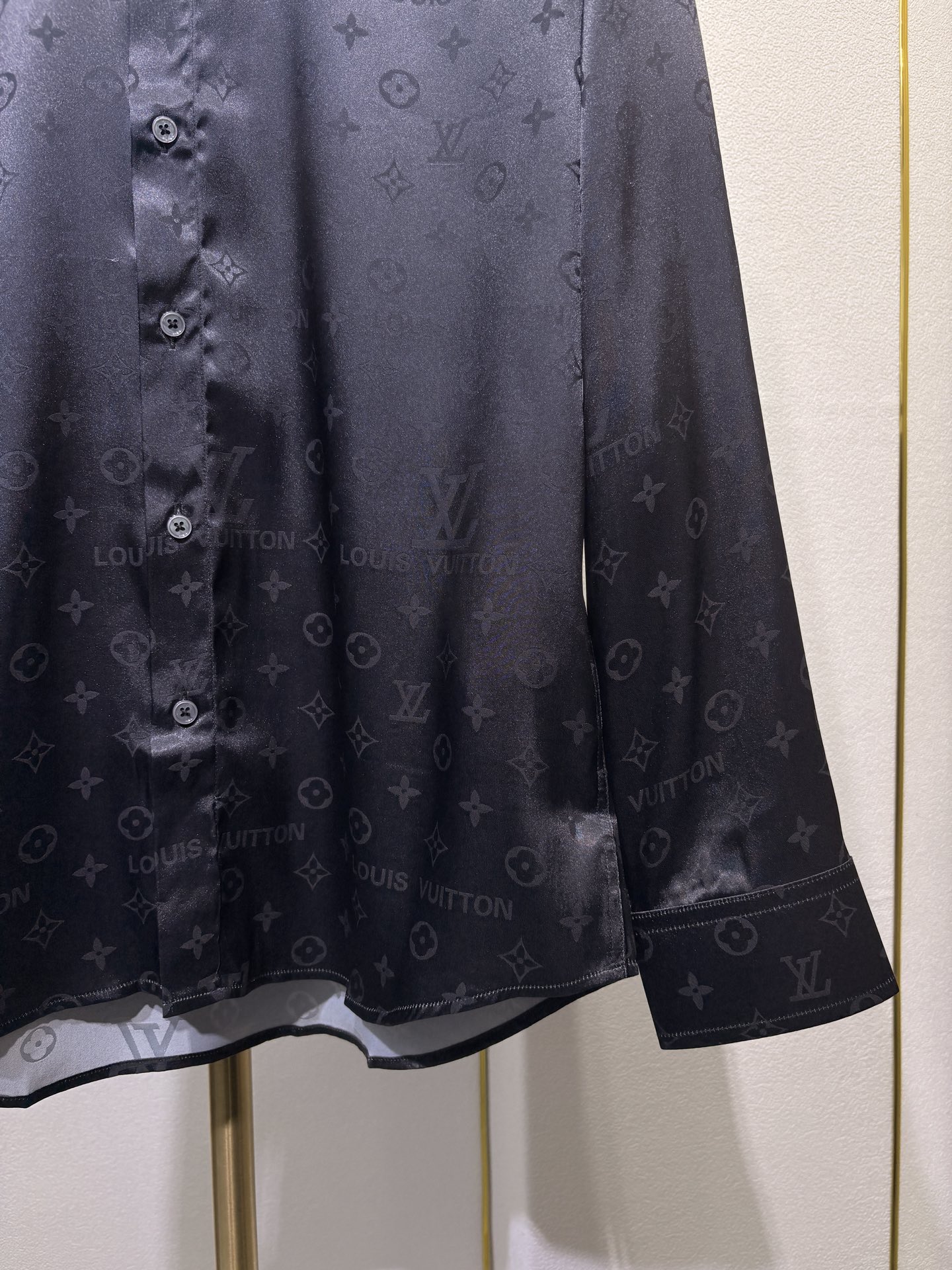 LV，新款男士休闲Polo衬衫，高端定制面料，高端版本，时尚百搭爆款，选用进口仿真丝面料，手感超柔软细腻