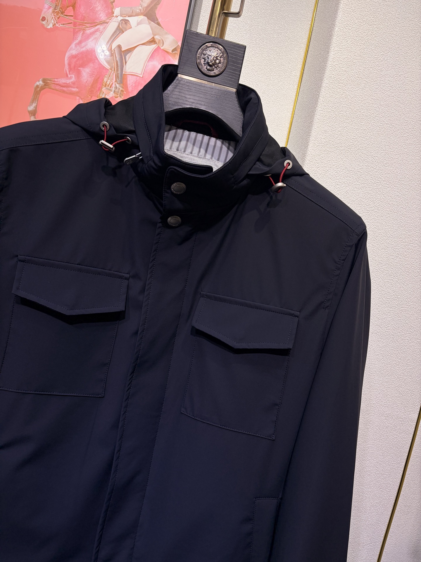 BC 2026春款 老钱风商务休闲立领夹克外套，开模定制五金配件 三标齐，尼龙 氨纶混纺面料，手感柔软细