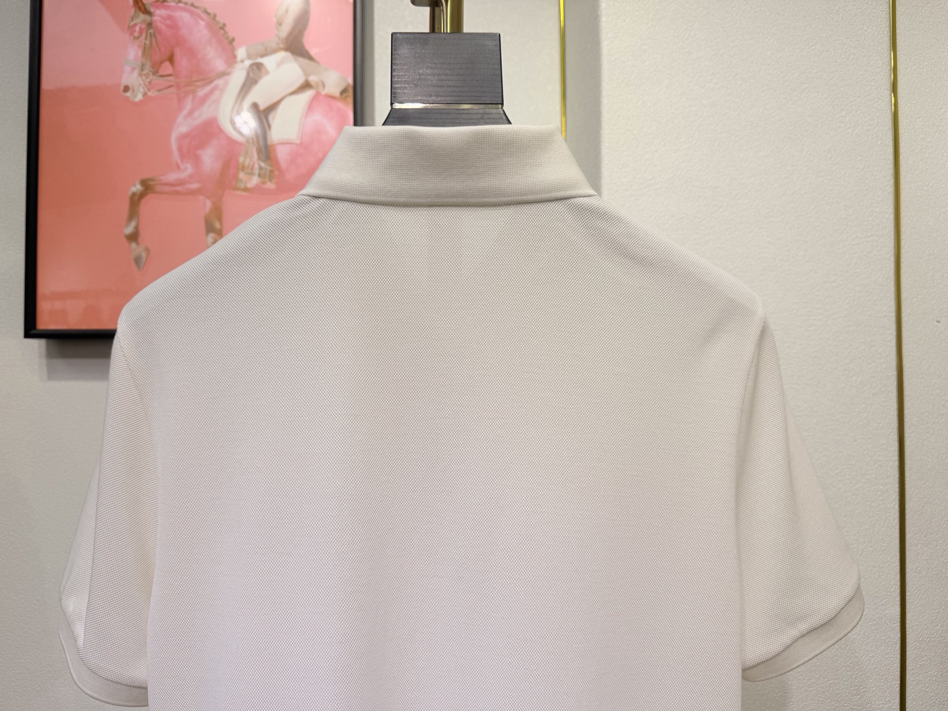 YSL，圣罗兰2026新款男士羊毛珠地Polo，于细节处见高端，采用高端羊毛珠地面料打造，兼顾柔软触感与