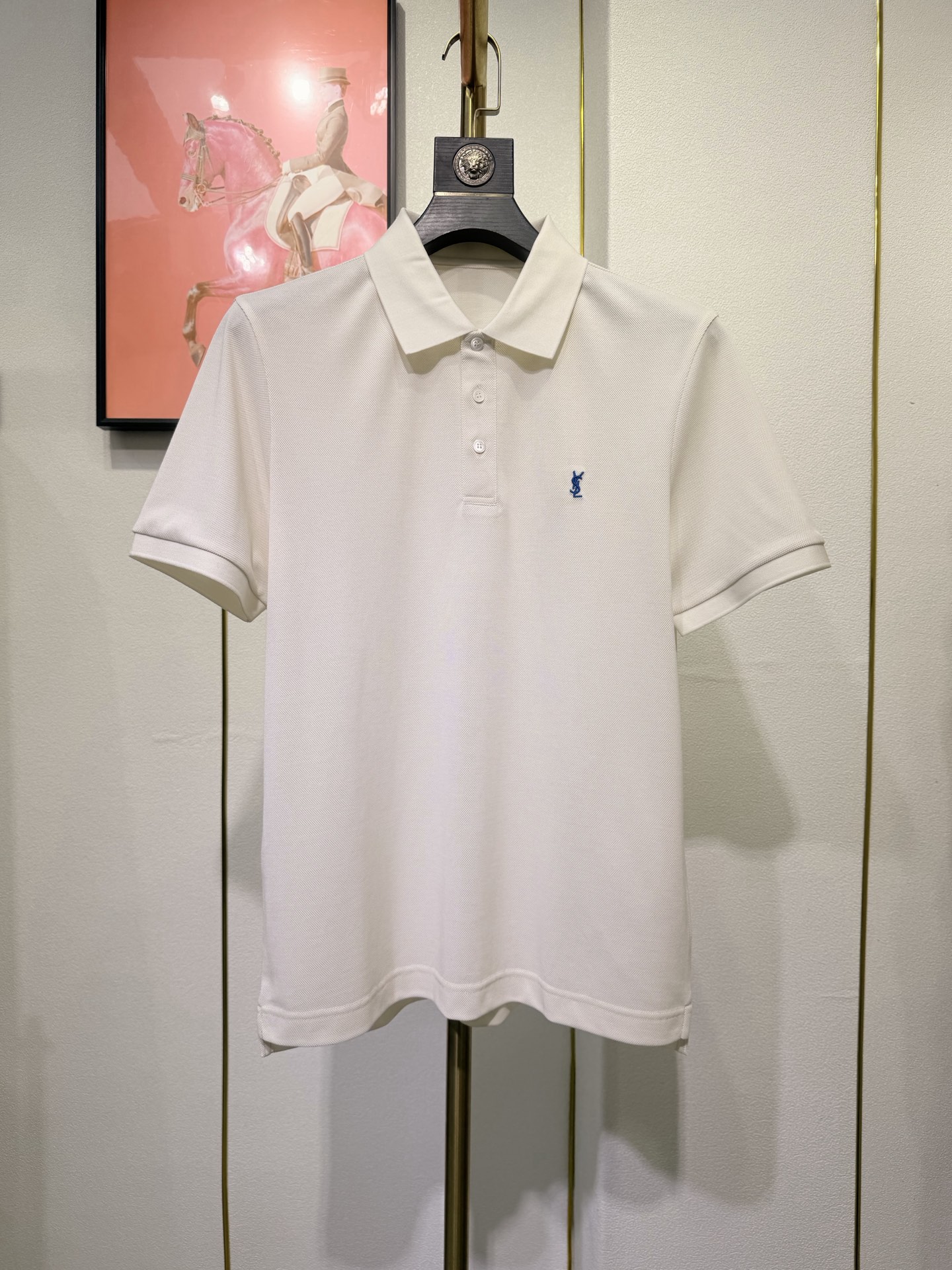 YSL，圣罗兰2026新款男士羊毛珠地Polo，于细节处见高端，采用高端羊毛珠地面料打造，兼顾柔软触感与