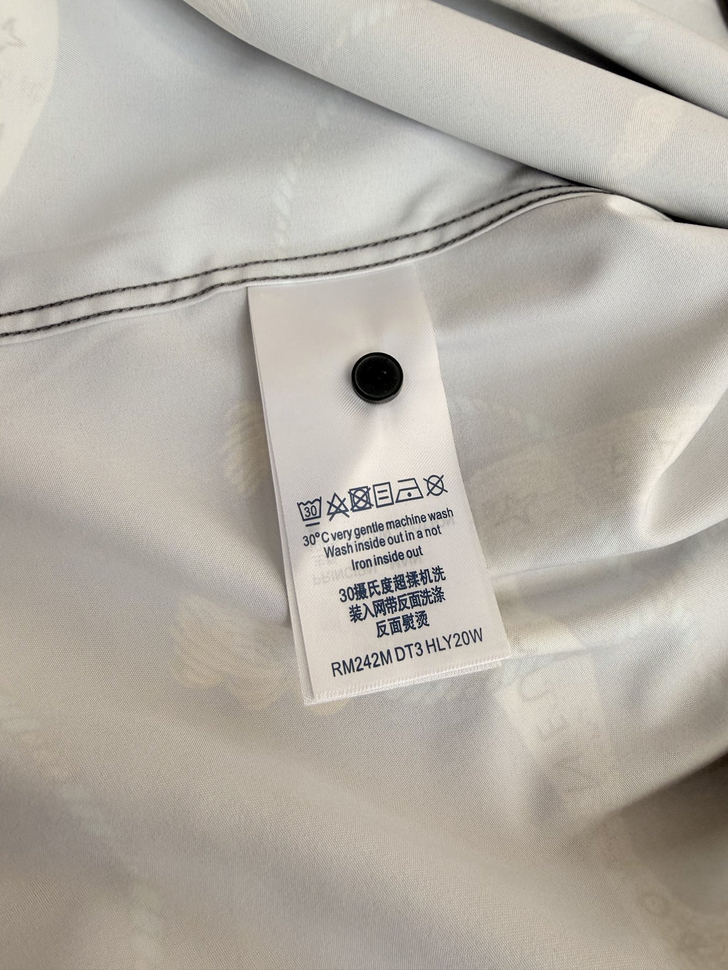 LV 新款独家专供新款男士休闲Polo衬衫，高端定制面料，高端版本，时尚百搭爆款，选用进口仿真丝面料，手