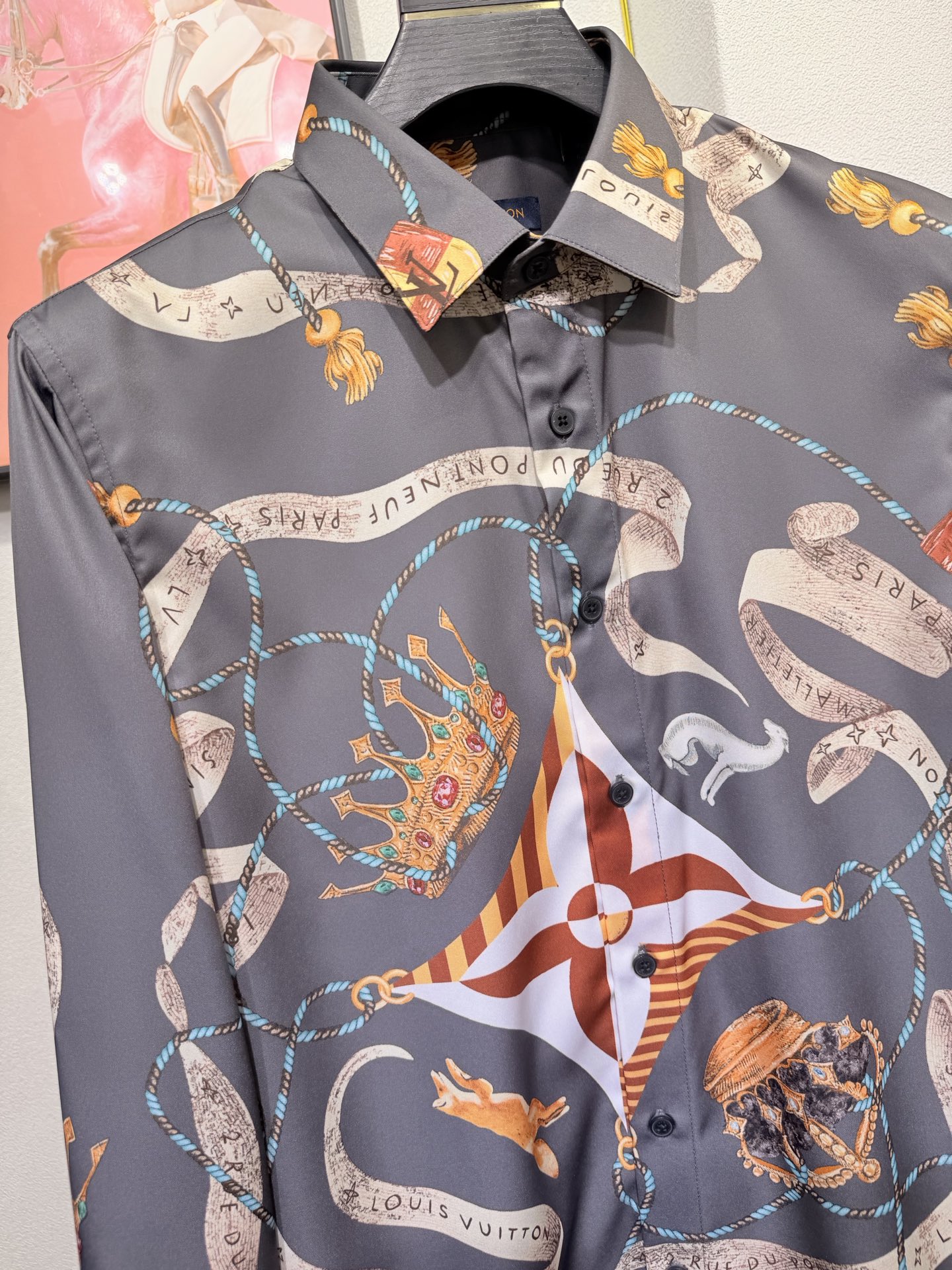 LV 新款独家专供新款男士休闲Polo衬衫，高端定制面料，高端版本，时尚百搭爆款，选用进口仿真丝面料，手