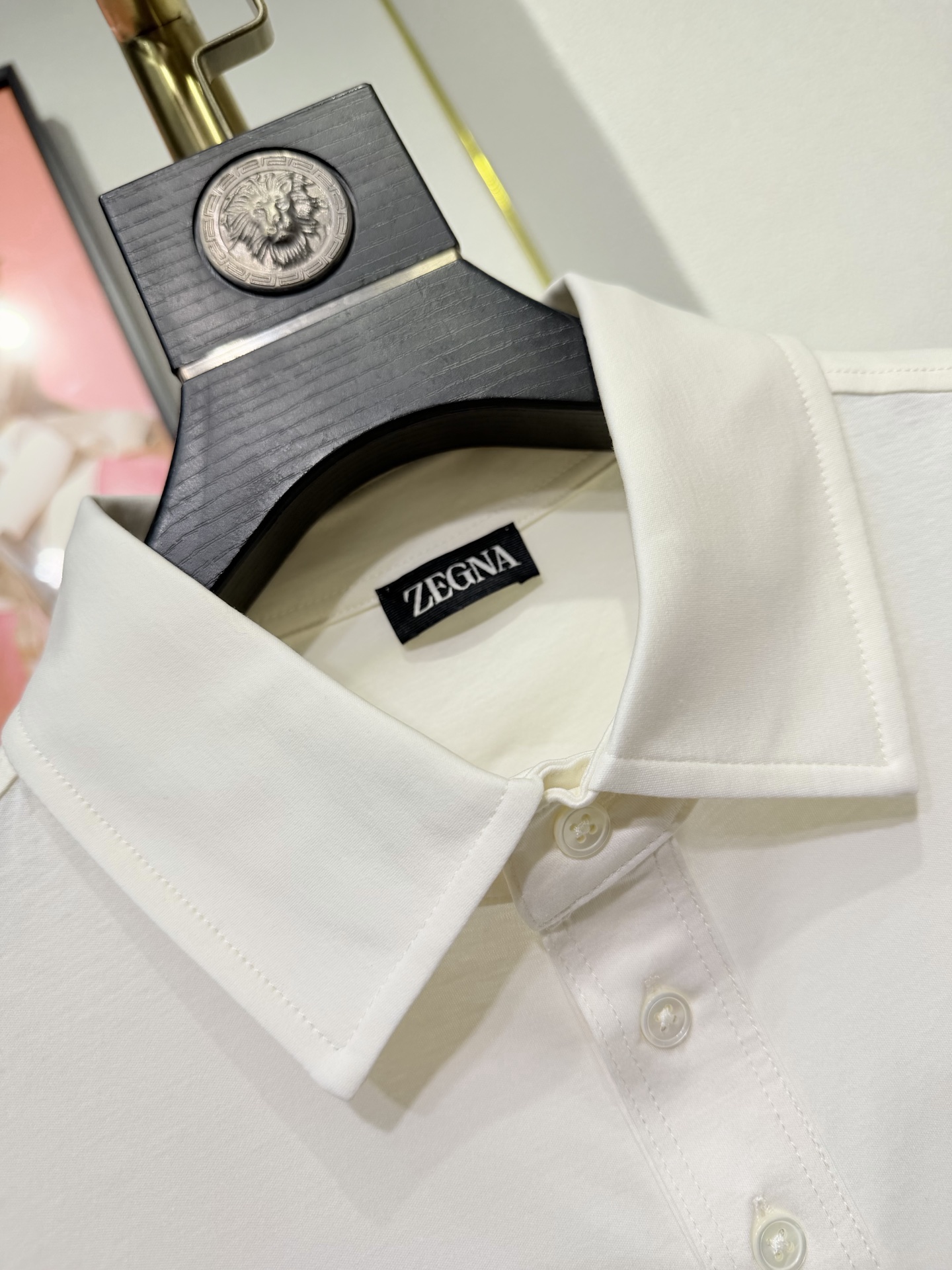 ZEGNA 杰尼亚2026新款男士标识短袖Polo衫，商务休闲翻领POLO恤.该款Polo衫采用桑蚕丝光