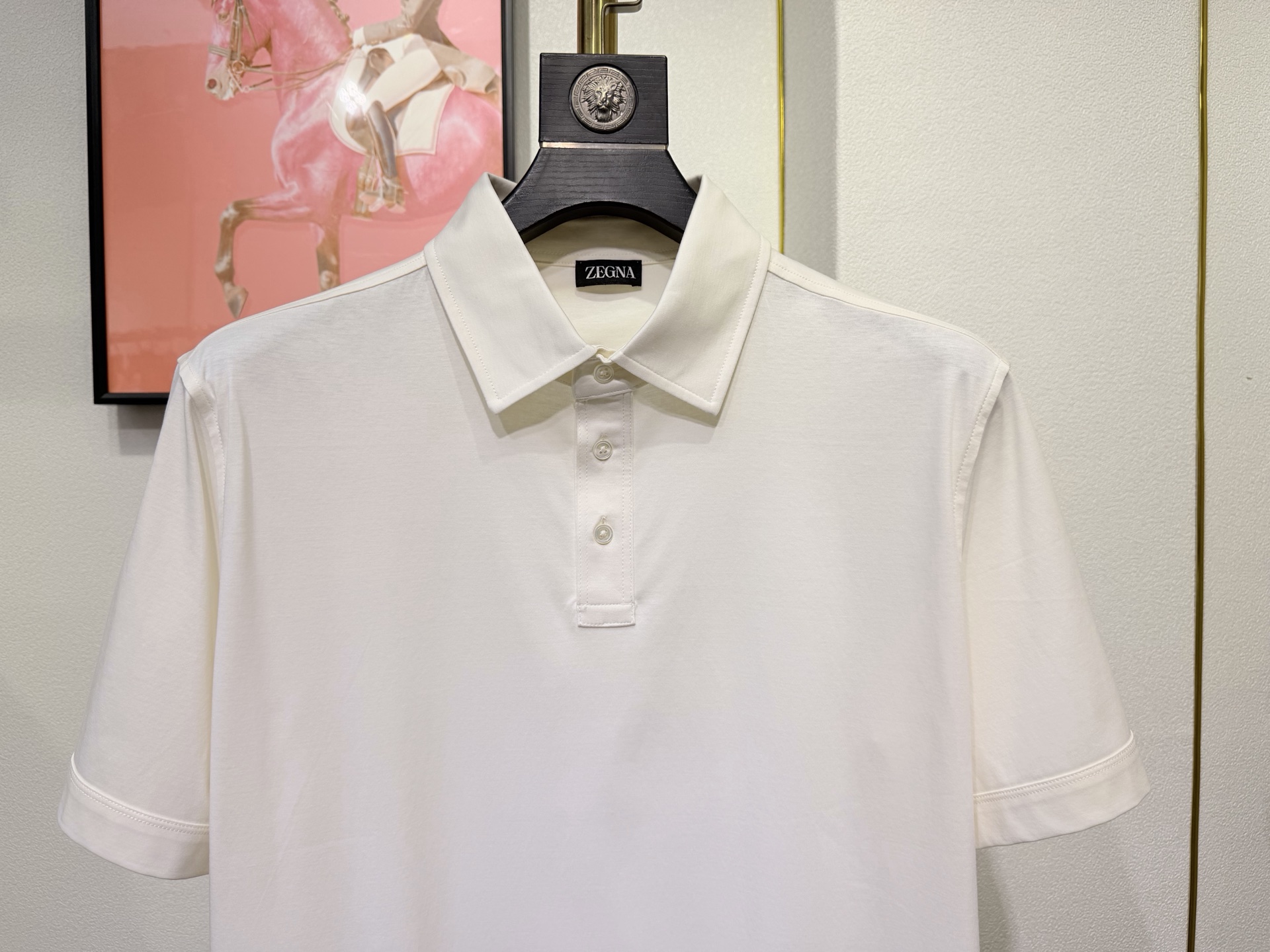 ZEGNA 杰尼亚2026新款男士标识短袖Polo衫，商务休闲翻领POLO恤.该款Polo衫采用桑蚕丝光