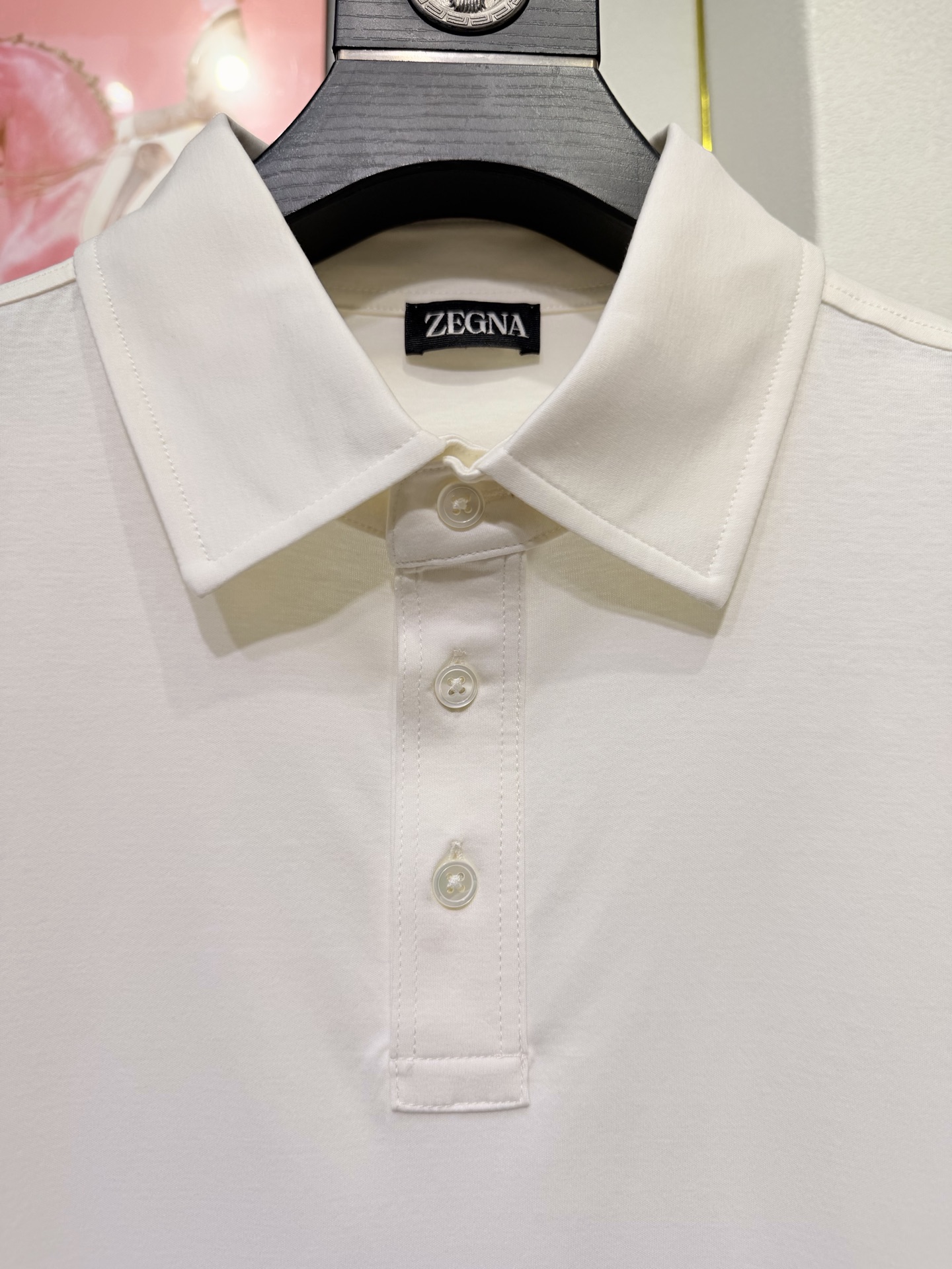 ZEGNA 杰尼亚2026新款男士标识短袖Polo衫，商务休闲翻领POLO恤.该款Polo衫采用桑蚕丝光