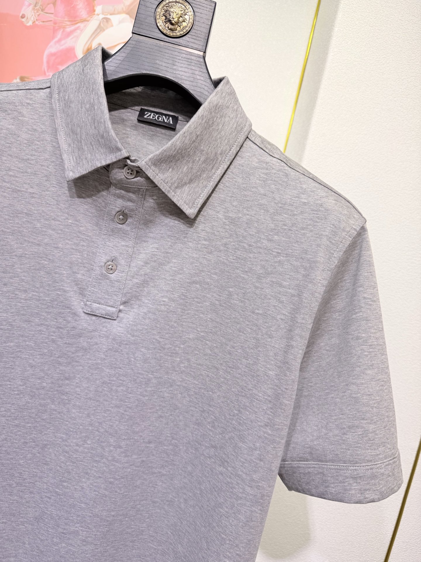 ZEGNA 杰尼亚2026新款男士标识短袖Polo衫，商务休闲翻领POLO恤.该款Polo衫采用桑蚕丝光