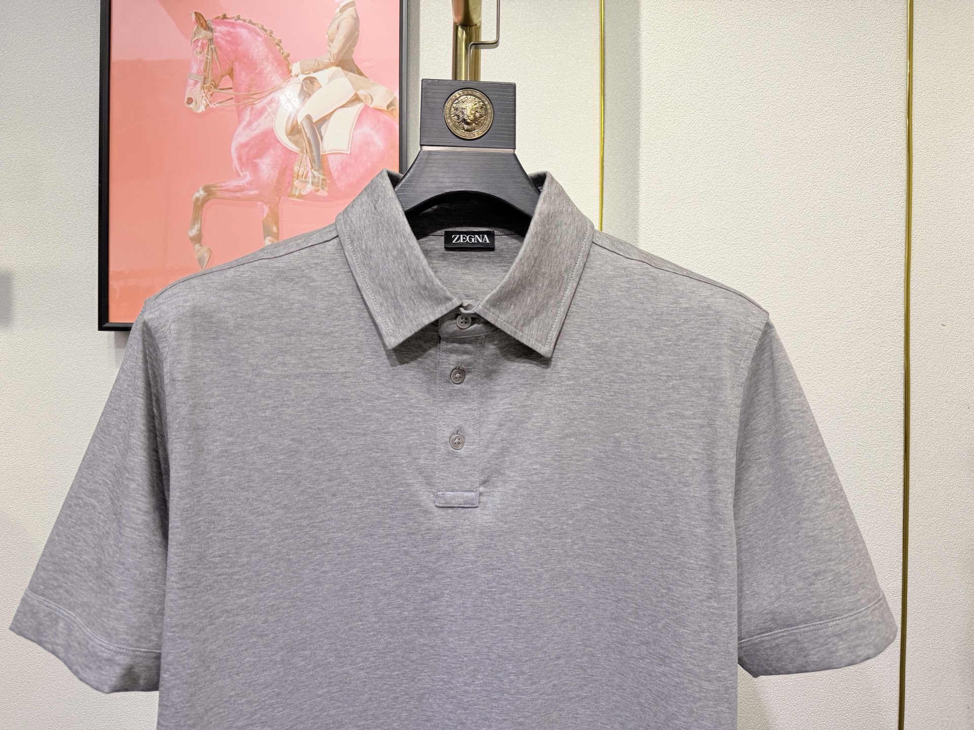 ZEGNA 杰尼亚2026新款男士标识短袖Polo衫，商务休闲翻领POLO恤.该款Polo衫采用桑蚕丝光