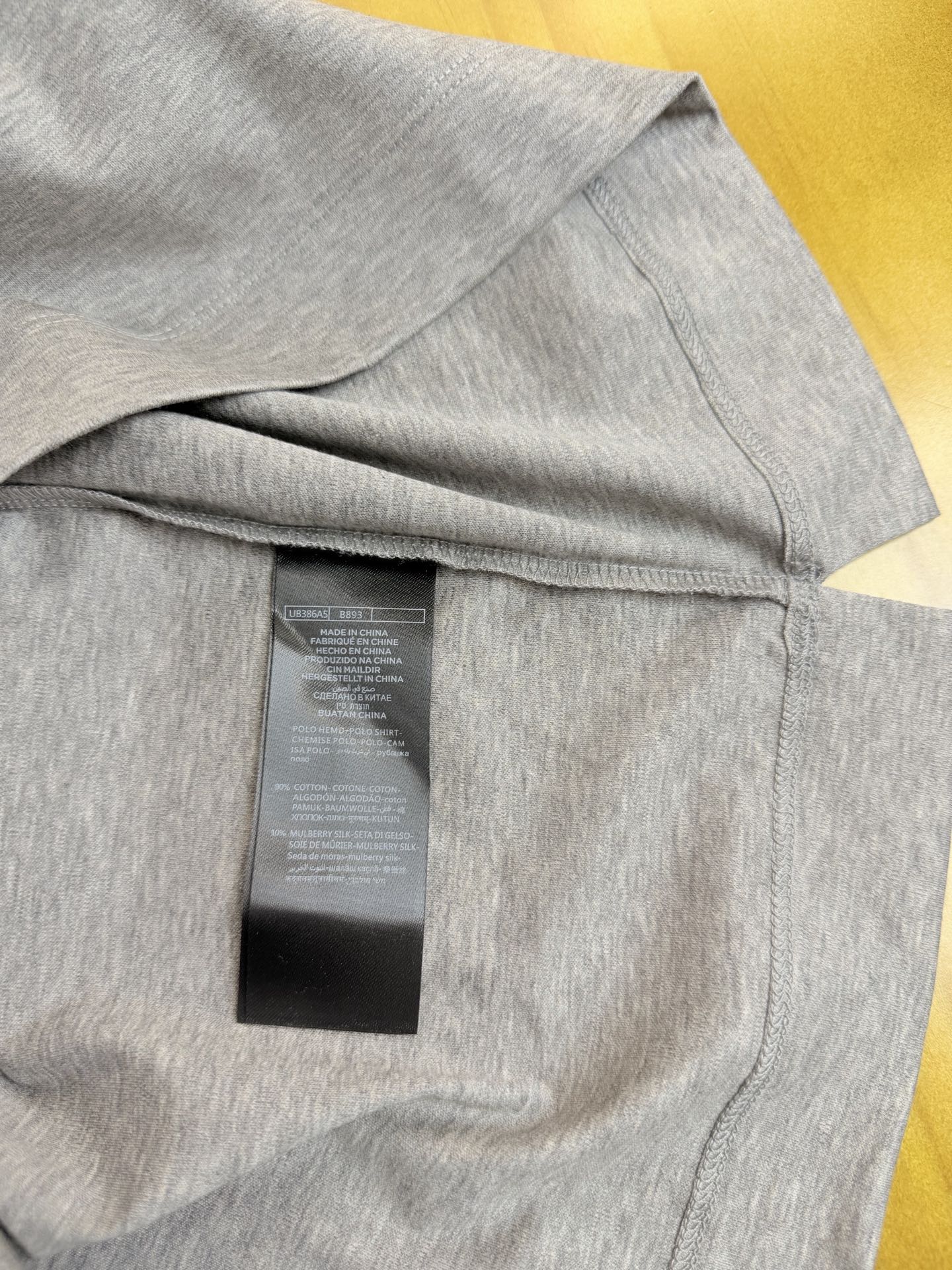 ZEGNA 杰尼亚2026新款男士标识短袖Polo衫，商务休闲翻领POLO恤.该款Polo衫采用桑蚕丝光