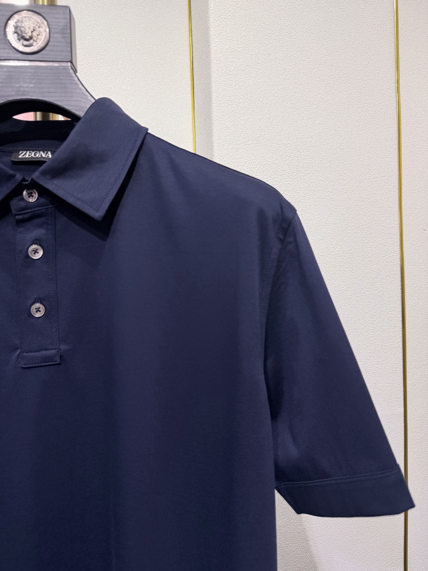 ZEGNA 杰尼亚2026新款男士标识短袖Polo衫，商务休闲翻领POLO恤.该款Polo衫采用桑蚕丝光