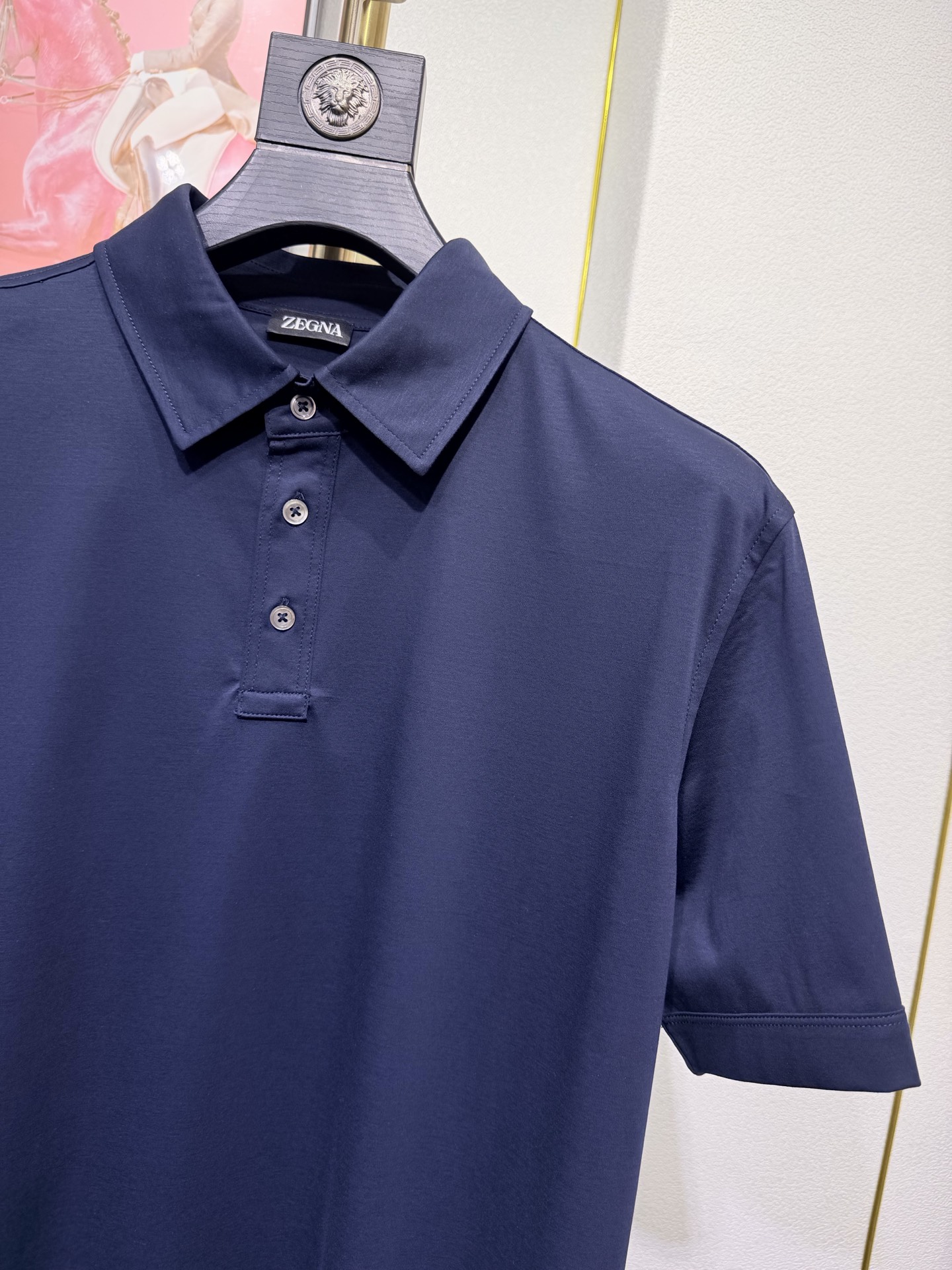 ZEGNA 杰尼亚2026新款男士标识短袖Polo衫，商务休闲翻领POLO恤.该款Polo衫采用桑蚕丝光