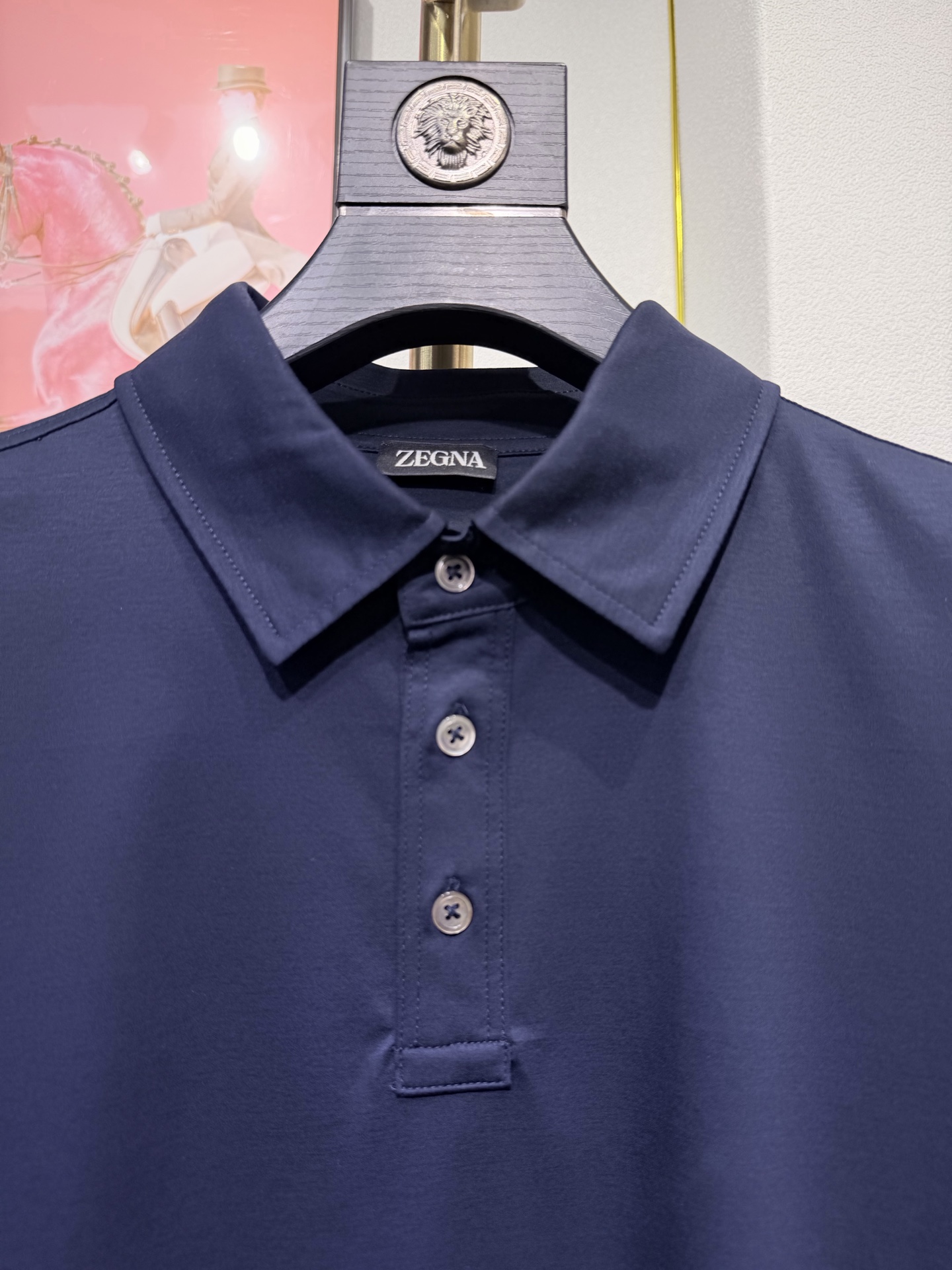 ZEGNA 杰尼亚2026新款男士标识短袖Polo衫，商务休闲翻领POLO恤.该款Polo衫采用桑蚕丝光