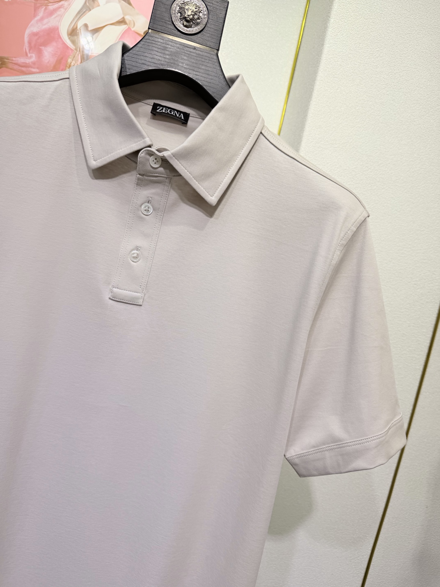 ZEGNA 杰尼亚2026新款男士标识短袖Polo衫，商务休闲翻领POLO恤.该款Polo衫采用桑蚕丝光