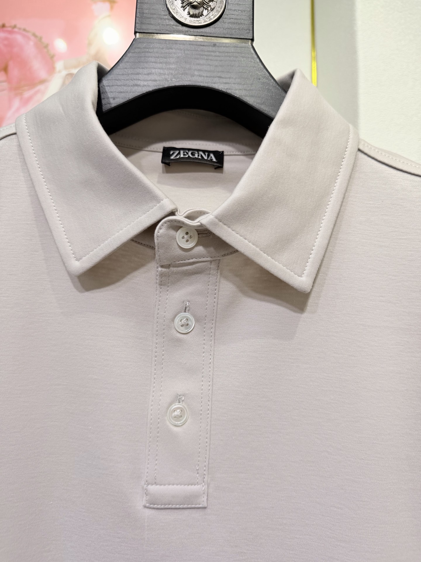 ZEGNA 杰尼亚2026新款男士标识短袖Polo衫，商务休闲翻领POLO恤.该款Polo衫采用桑蚕丝光