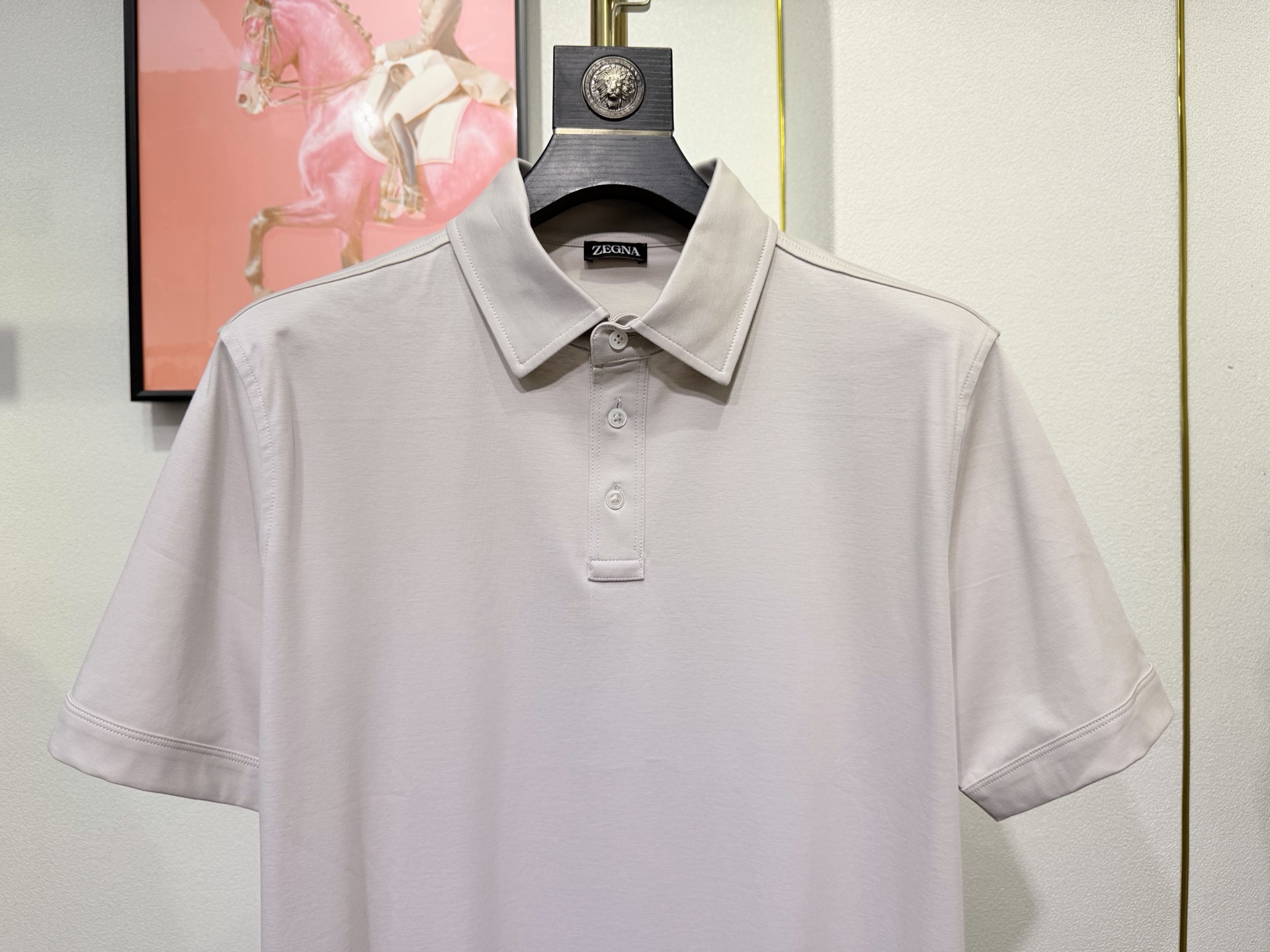 ZEGNA 杰尼亚2026新款男士标识短袖Polo衫，商务休闲翻领POLO恤.该款Polo衫采用桑蚕丝光