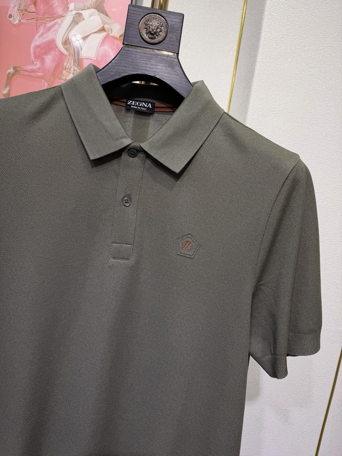 ZEGNA 杰尼亚2026新款男士标识短袖Polo衫，商务休闲翻领POLO恤.该款Polo衫采用丝光珠地