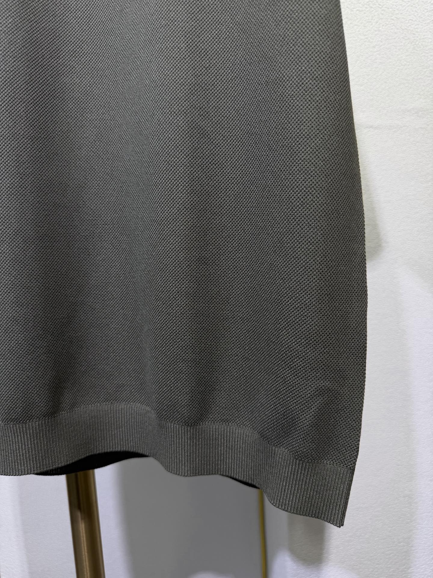 ZEGNA 杰尼亚2026新款男士标识短袖Polo衫，商务休闲翻领POLO恤.该款Polo衫采用丝光珠地