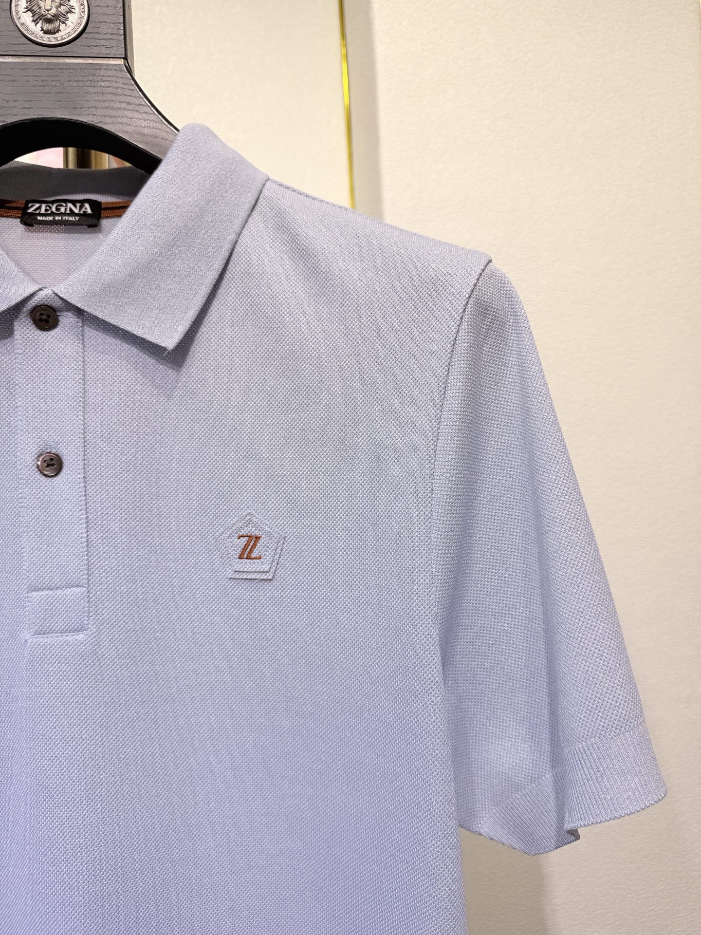 ZEGNA 杰尼亚2026新款男士标识短袖Polo衫，商务休闲翻领POLO恤.该款Polo衫采用丝光珠地