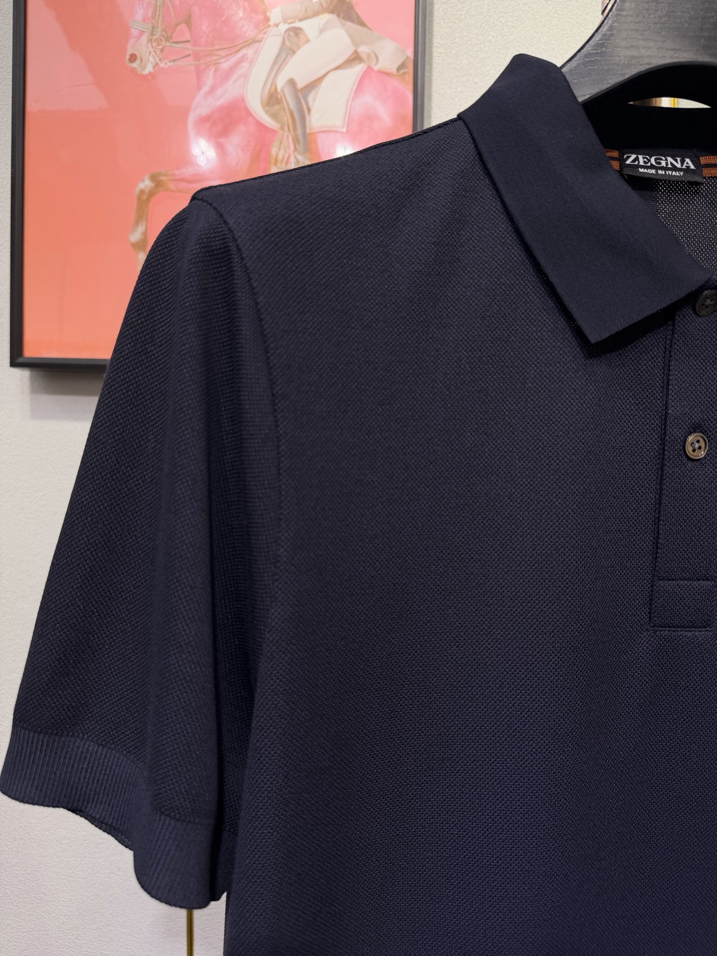 ZEGNA 杰尼亚2026新款男士标识短袖Polo衫，商务休闲翻领POLO恤.该款Polo衫采用丝光珠地