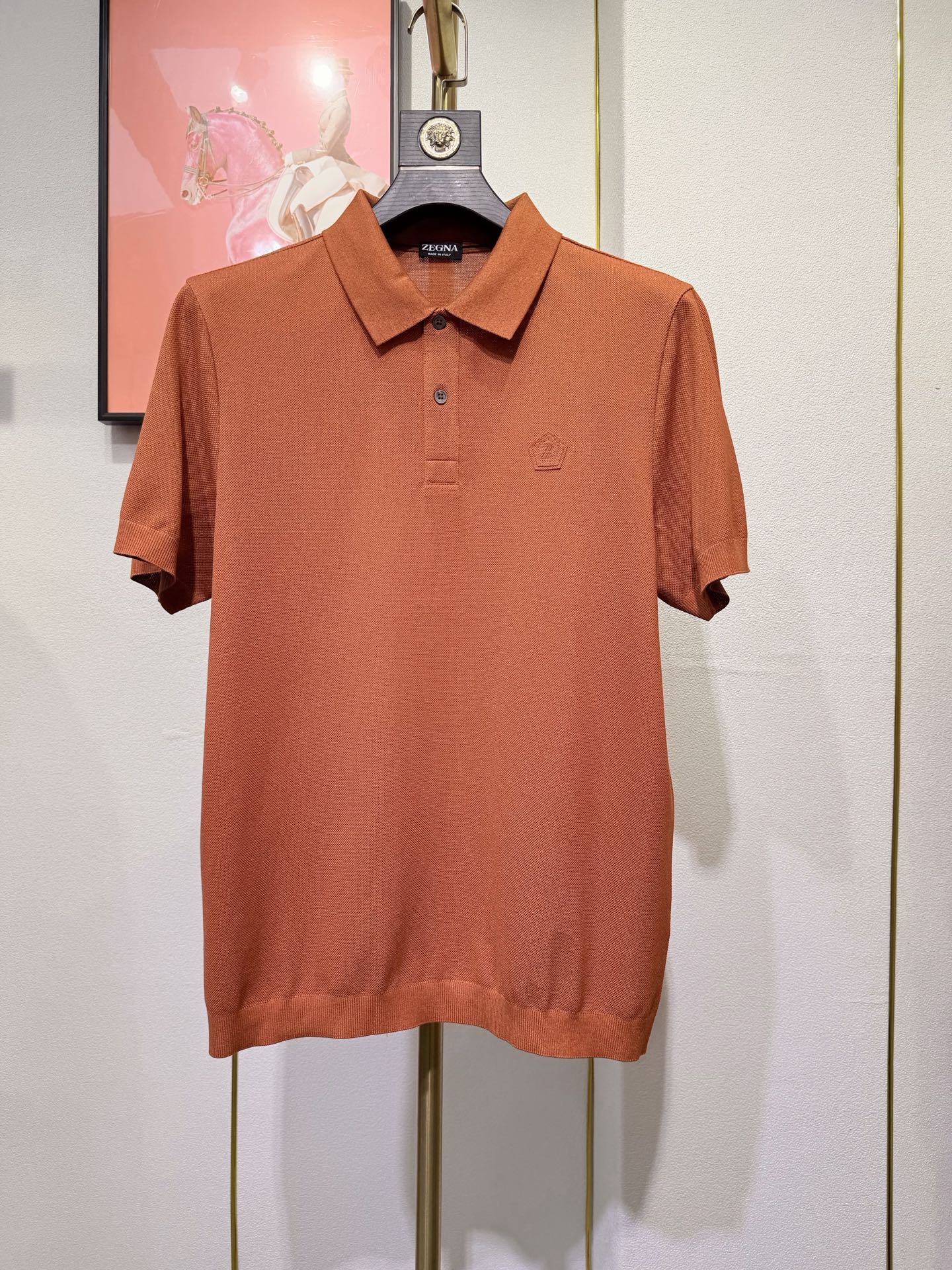 ZEGNA 杰尼亚2026新款男士标识短袖Polo衫，商务休闲翻领POLO恤.该款Polo衫采用丝光珠地