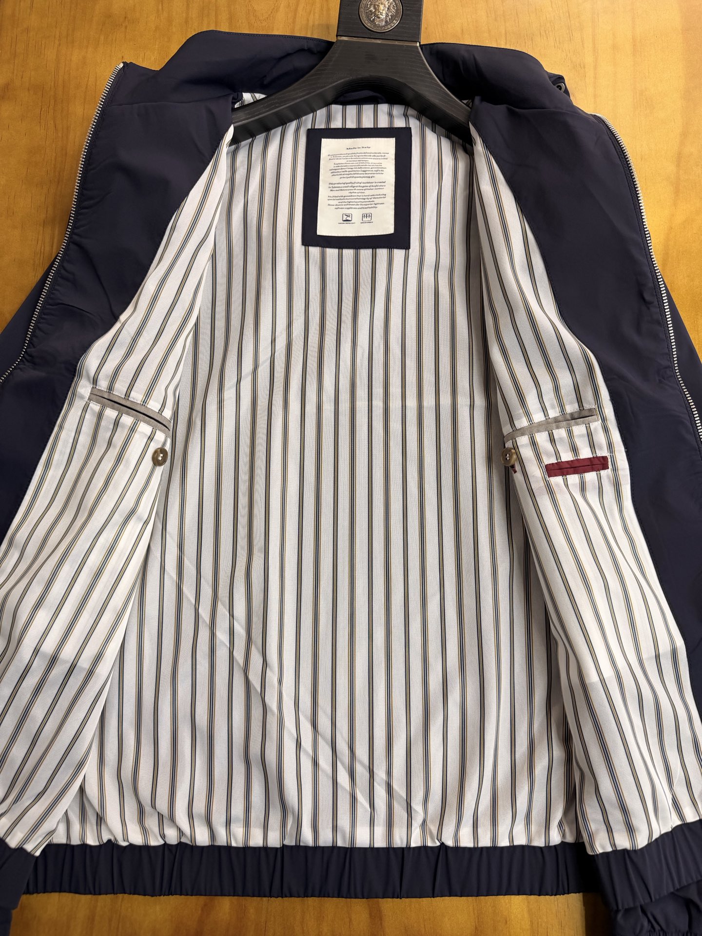 BC，2026新款春款休闲系列，时尚连帽夹克外套，帽子可拆卸．细节处尽显工艺足够高级，结构性剪裁的设计改