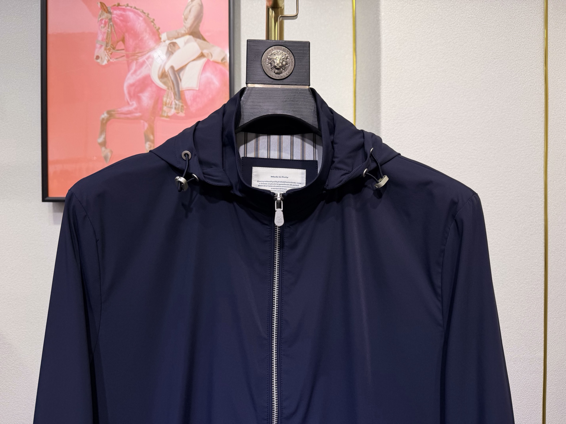 BC，2026新款春款休闲系列，时尚连帽夹克外套，帽子可拆卸．细节处尽显工艺足够高级，结构性剪裁的设计改