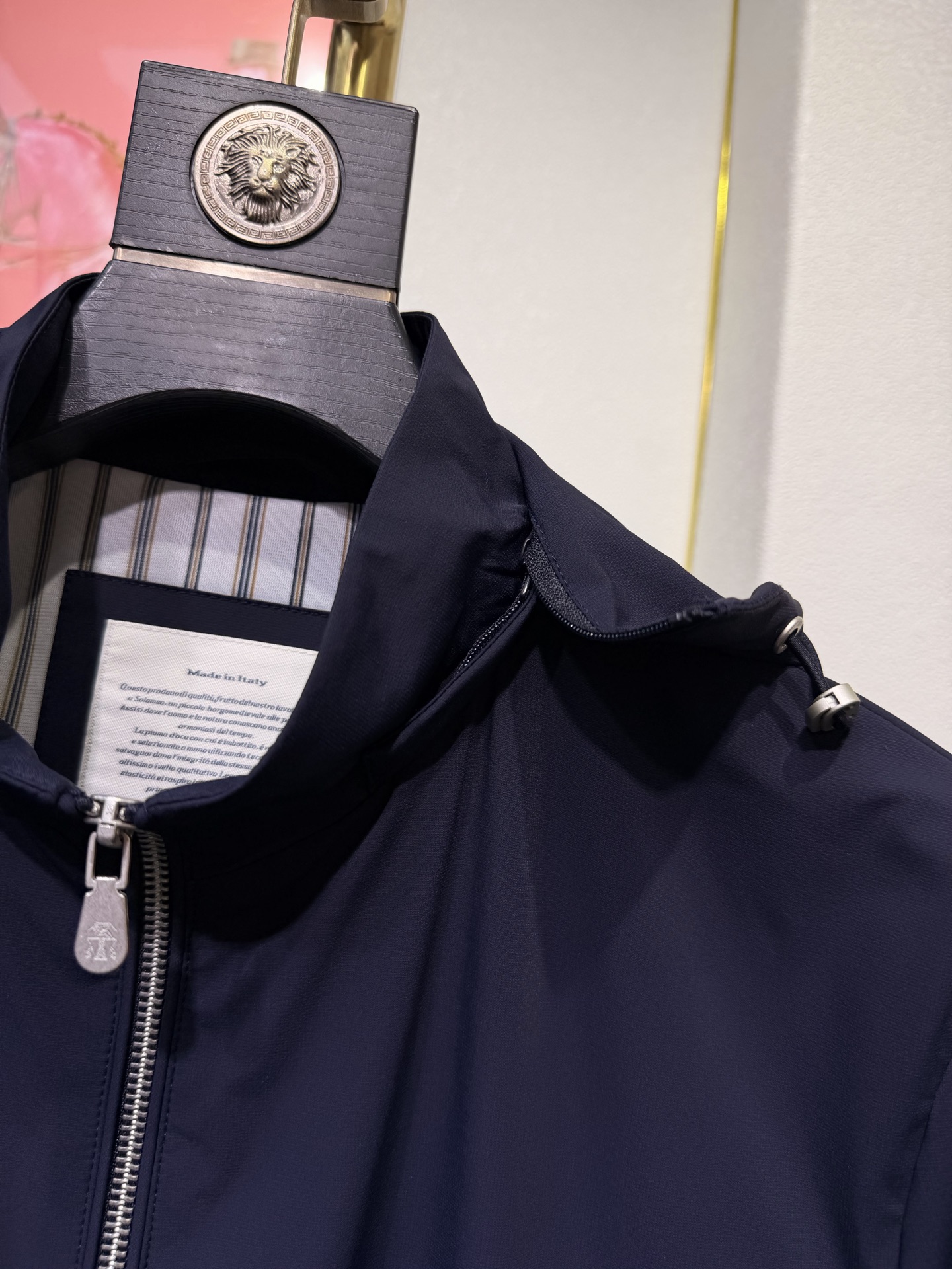 BC，2026新款春款休闲系列，时尚连帽夹克外套，帽子可拆卸．细节处尽显工艺足够高级，结构性剪裁的设计改