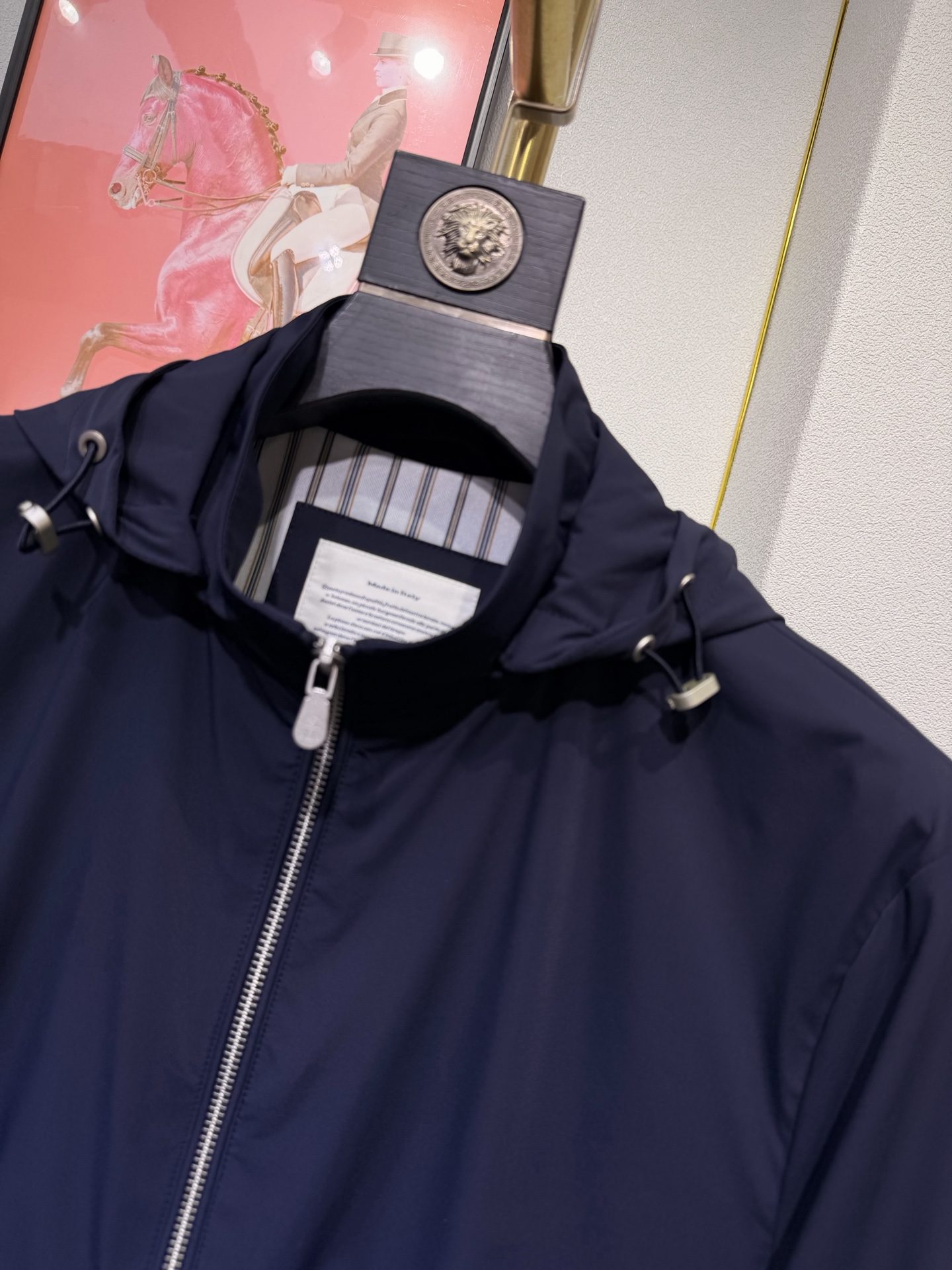 BC，2026新款春款休闲系列，时尚连帽夹克外套，帽子可拆卸．细节处尽显工艺足够高级，结构性剪裁的设计改