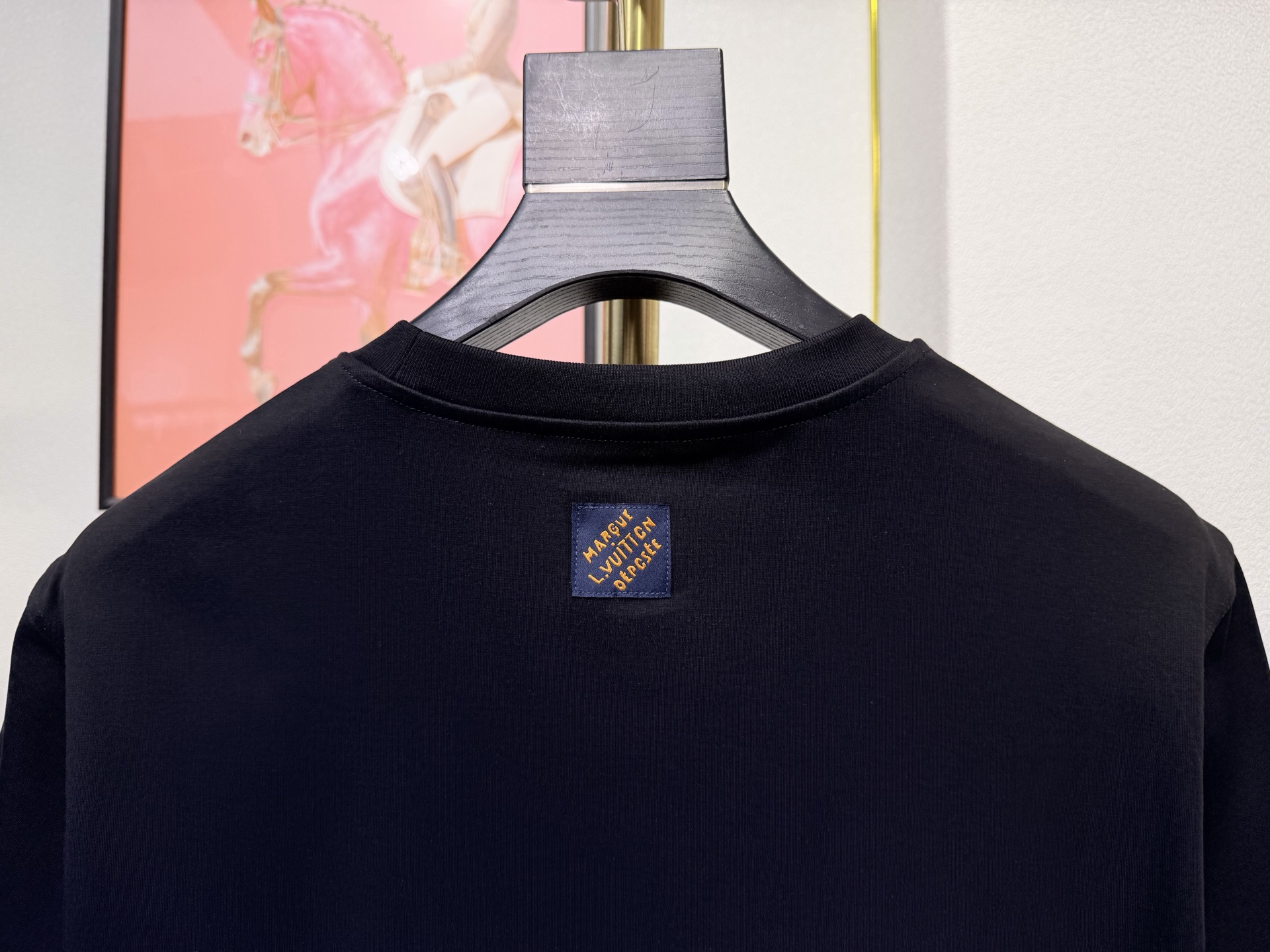 Louis Vuitton* LV，路易威登刺绣圆领T恤 甄选高支纯棉面料，双面结构带来的垂坠感，让衣身