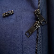 ZEGNA杰尼亚夹克外套 选高密机能抗皱风衣面料,高密度梭织工艺造就挺括垂坠质感,防风拒水不易变形,久穿免熨烫。 经典立 ZEGNA杰尼亚夹克外套 选高密机能抗皱风衣面料,高密度梭织工艺造就挺括垂坠质感,防风拒水不易变形,久穿免熨烫。 经典立