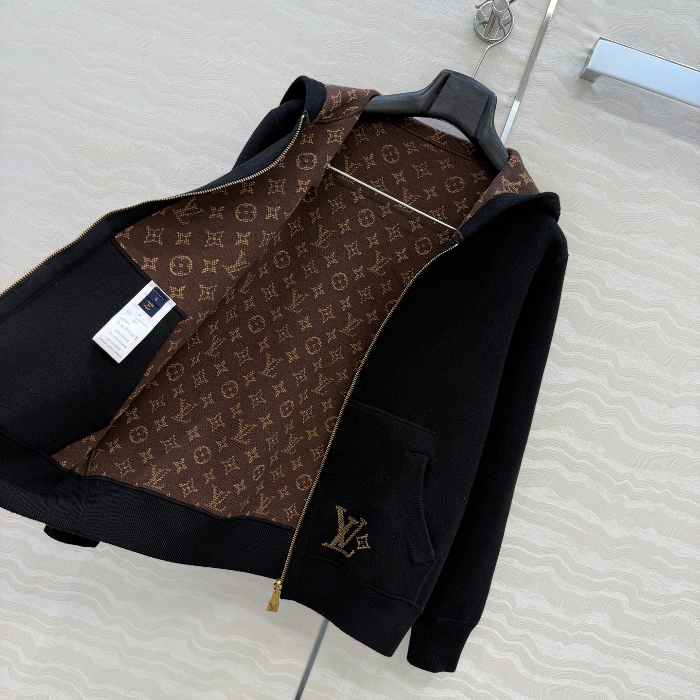 爆单推荐❤️ 原单品质，L秋冬新品！美式学院风复古穿搭！两面可穿设计连帽外套！原版MONOGRAM嵌织图