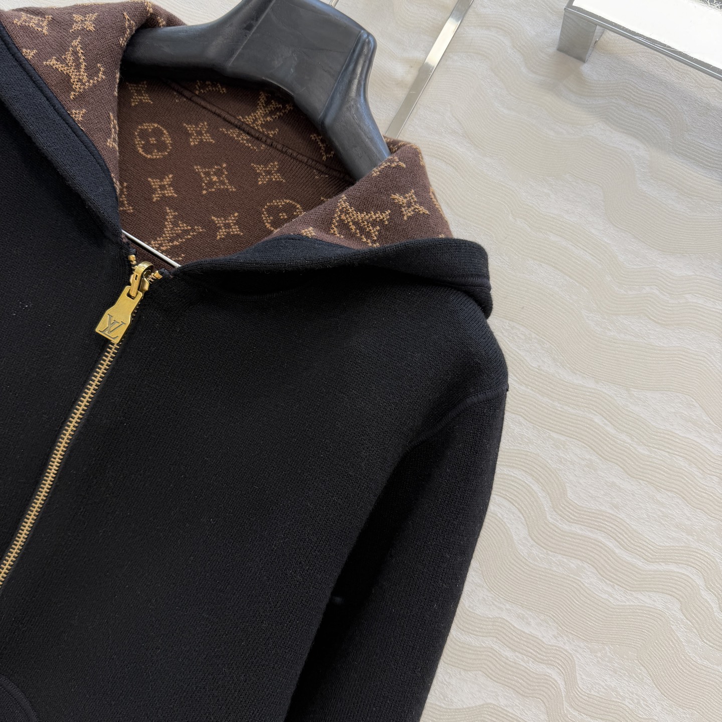 爆单推荐❤️ 原单品质，L秋冬新品！美式学院风复古穿搭！两面可穿设计连帽外套！原版MONOGRAM嵌织图