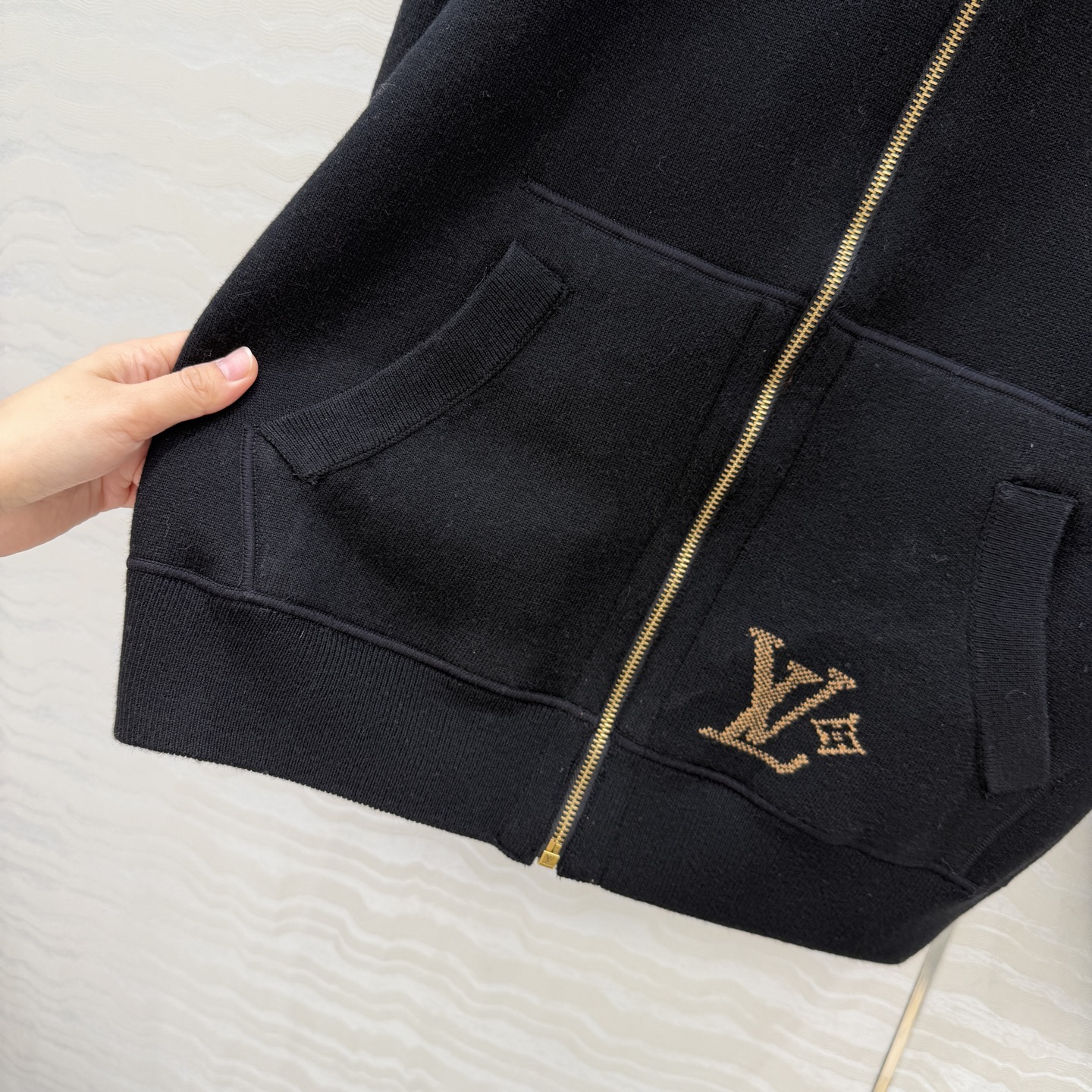 爆单推荐❤️ 原单品质，L秋冬新品！美式学院风复古穿搭！两面可穿设计连帽外套！原版MONOGRAM嵌织图