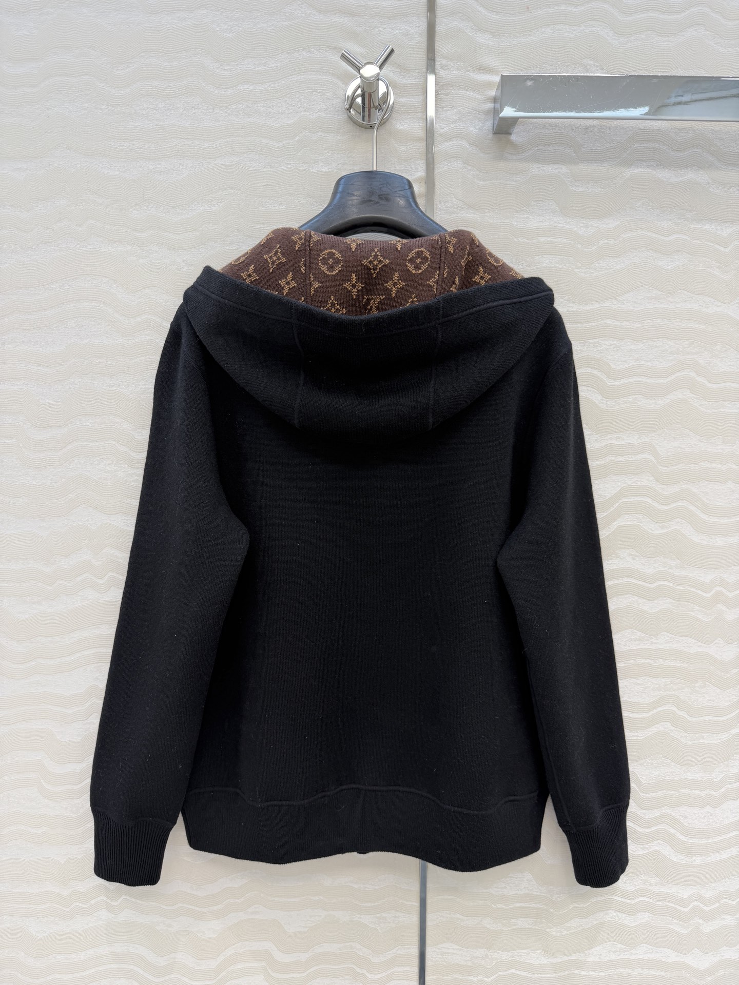 爆单推荐❤️ 原单品质，L秋冬新品！美式学院风复古穿搭！两面可穿设计连帽外套！原版MONOGRAM嵌织图