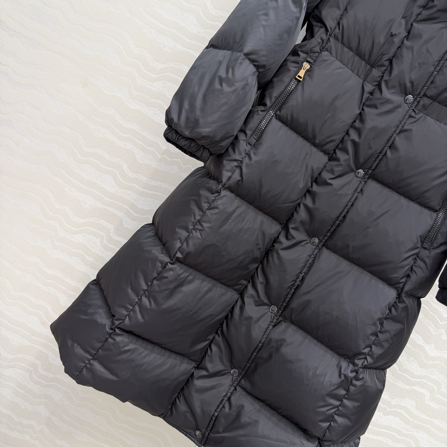 高端原单品质！❤️MO羽绒服！行走的棉被。假两件设计超长连帽羽绒服！定制五金配件所有细节处理全面到位 ！