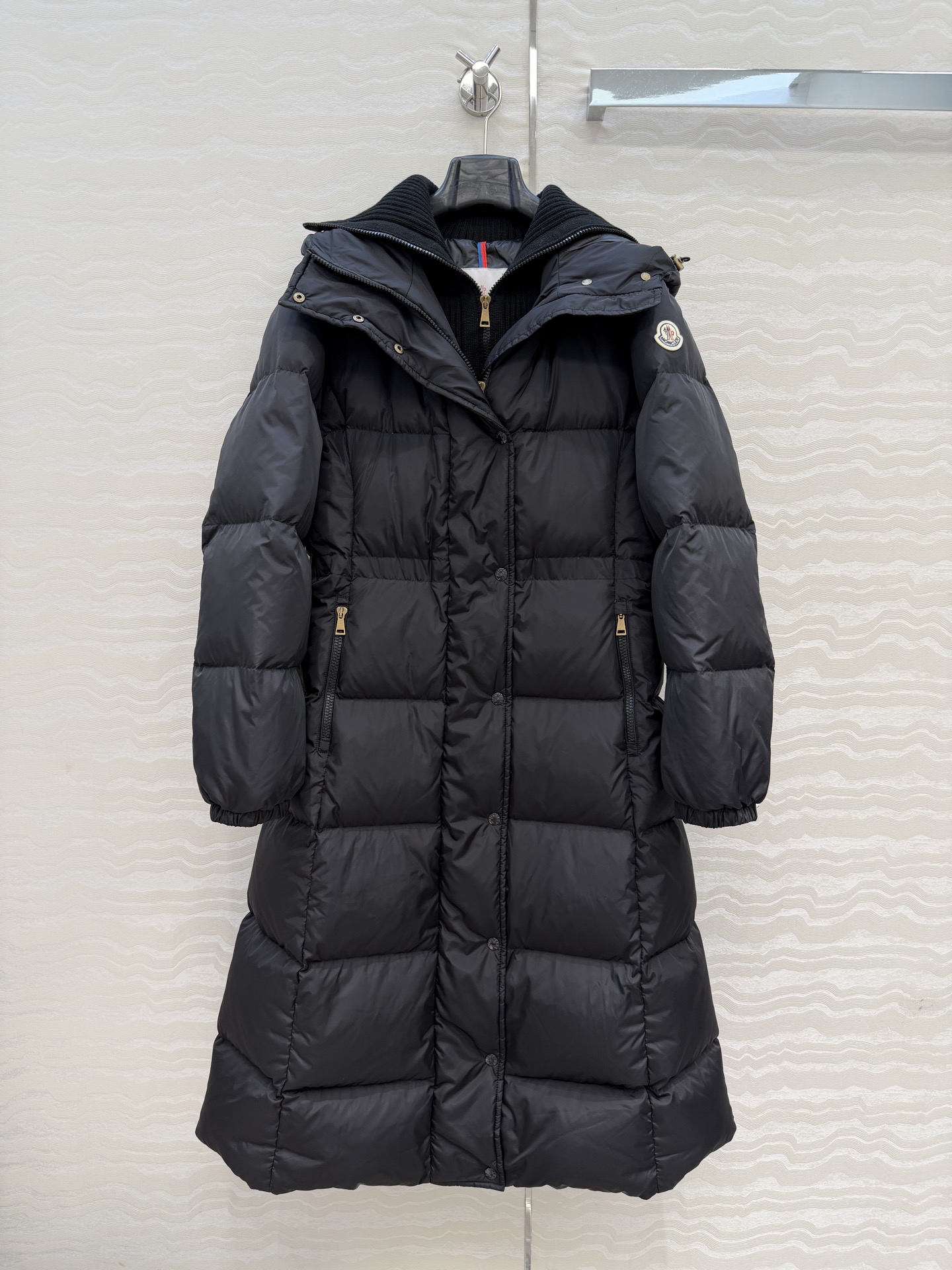 高端原单品质！❤️MO羽绒服！行走的棉被。假两件设计超长连帽羽绒服！定制五金配件所有细节处理全面到位 ！