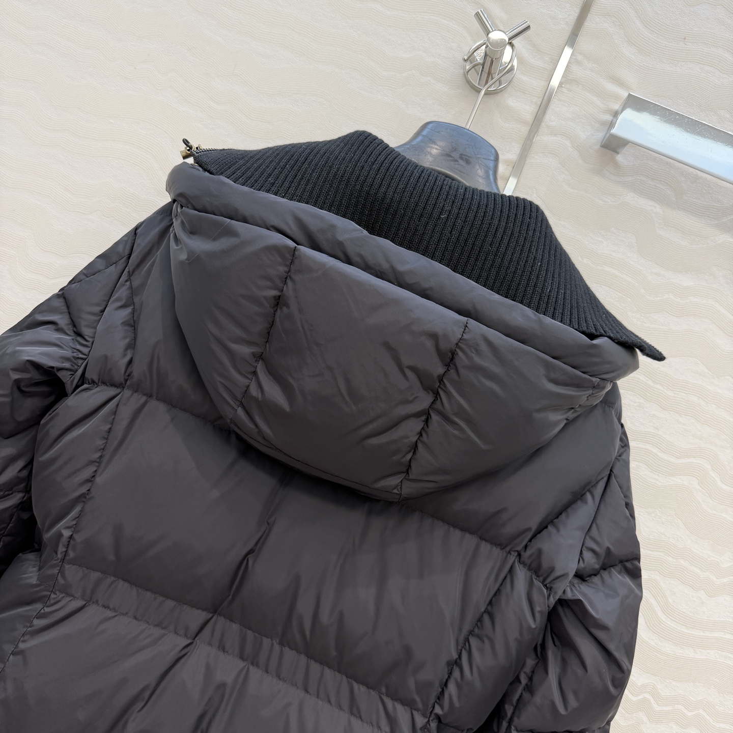 高端原单品质！❤️MO羽绒服！行走的棉被。假两件设计超长连帽羽绒服！定制五金配件所有细节处理全面到位 ！