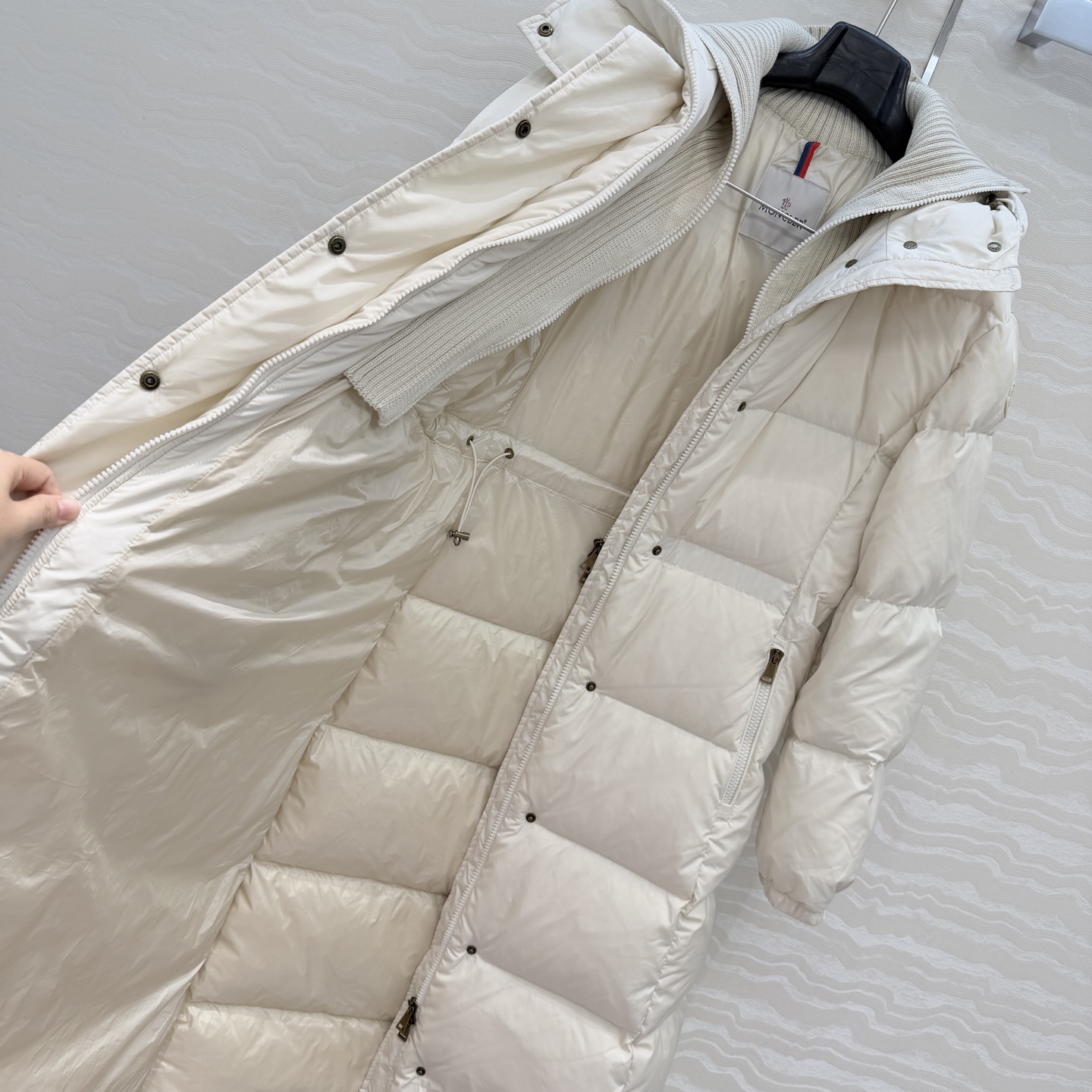 高端原单品质！❤️MO羽绒服！行走的棉被。假两件设计超长连帽羽绒服！定制五金配件所有细节处理全面到位 ！