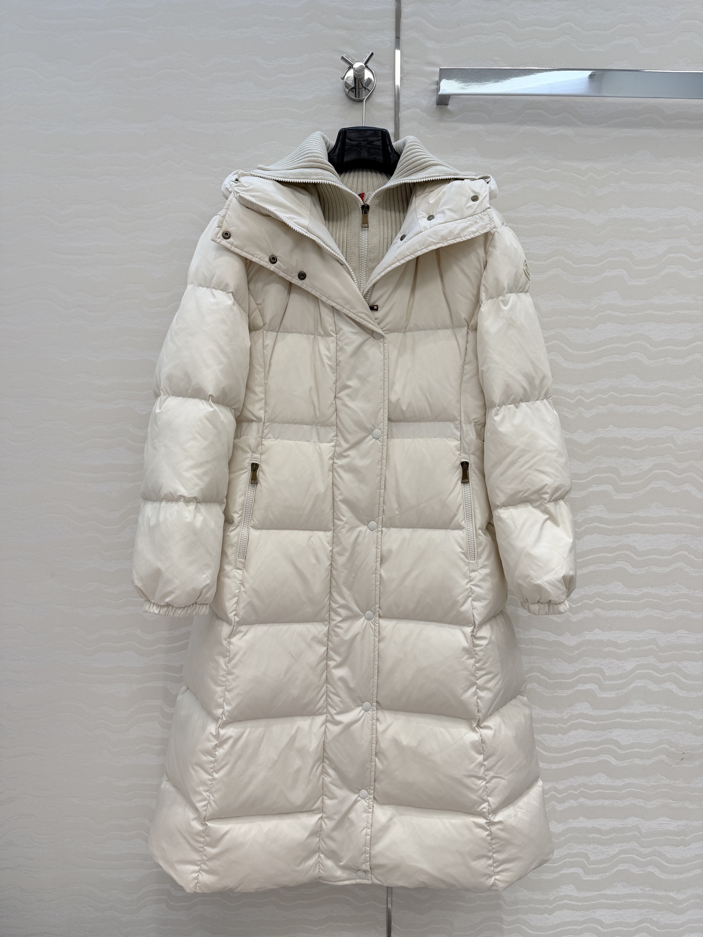 高端原单品质！❤️MO羽绒服！行走的棉被。假两件设计超长连帽羽绒服！定制五金配件所有细节处理全面到位 ！