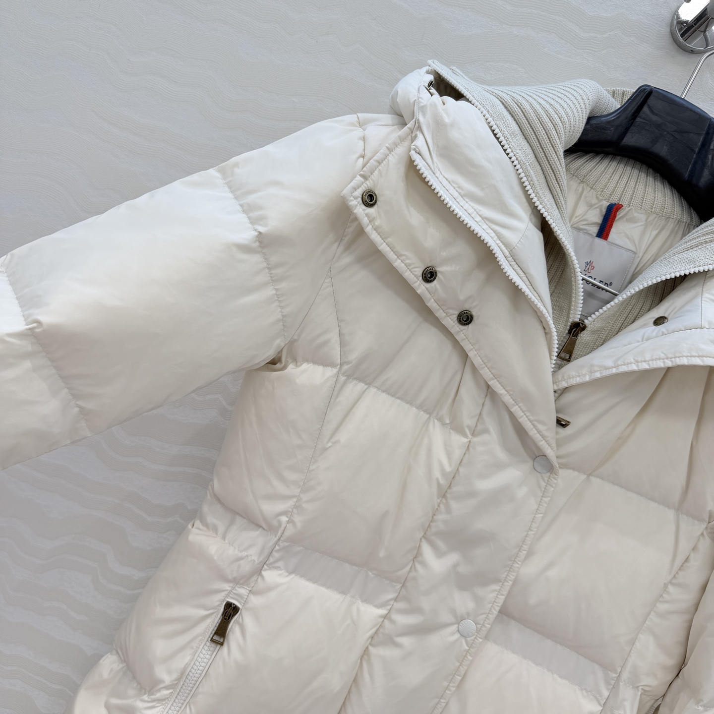 高端原单品质！❤️MO羽绒服！行走的棉被。假两件设计超长连帽羽绒服！定制五金配件所有细节处理全面到位 ！